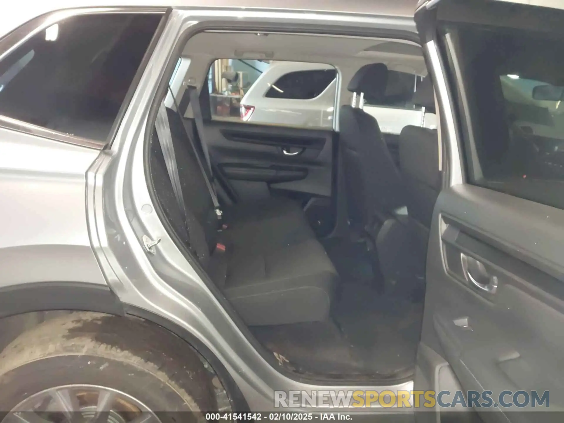8 Photograph of a damaged car 2HKRS4H44RH461217 HONDA CR-V 2024