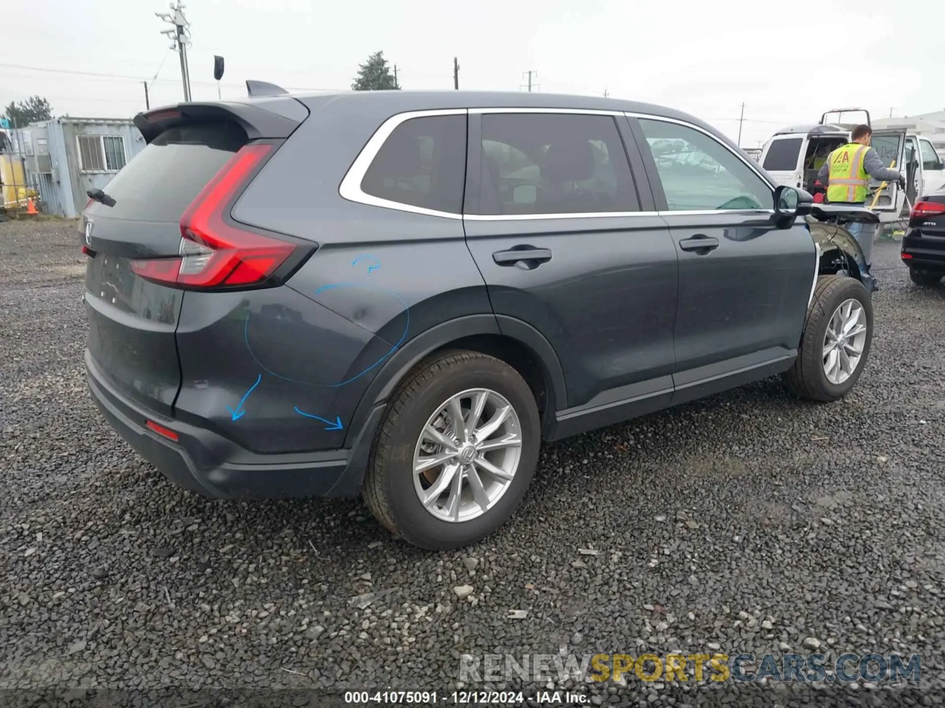 4 Photograph of a damaged car 2HKRS4H46RH420006 HONDA CR-V 2024
