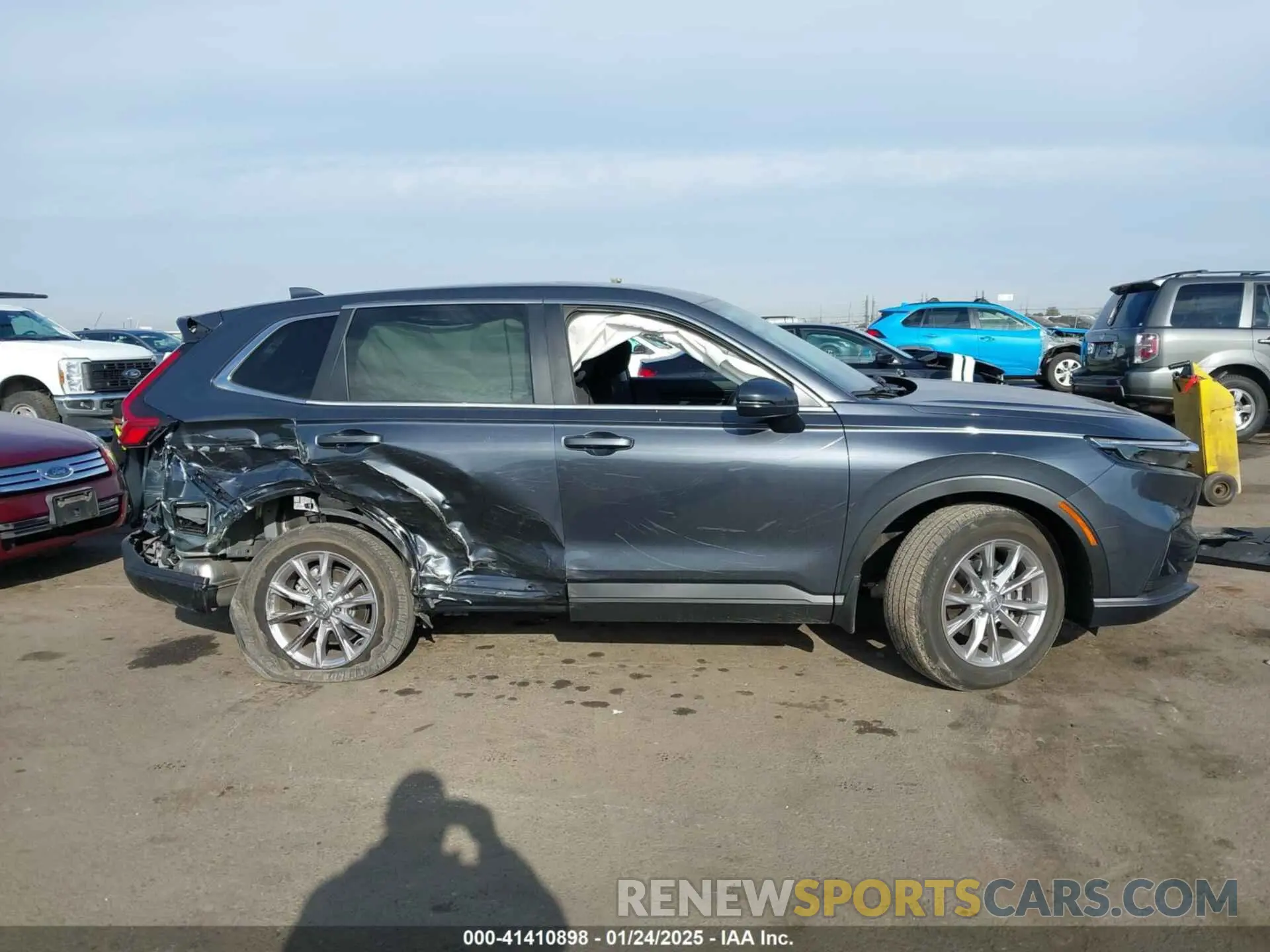 13 Photograph of a damaged car 2HKRS4H47RH414957 HONDA CR-V 2024