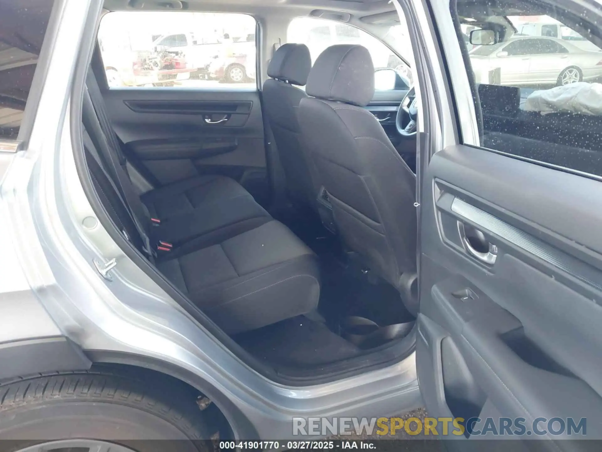 8 Photograph of a damaged car 2HKRS4H47RH416725 HONDA CR-V 2024