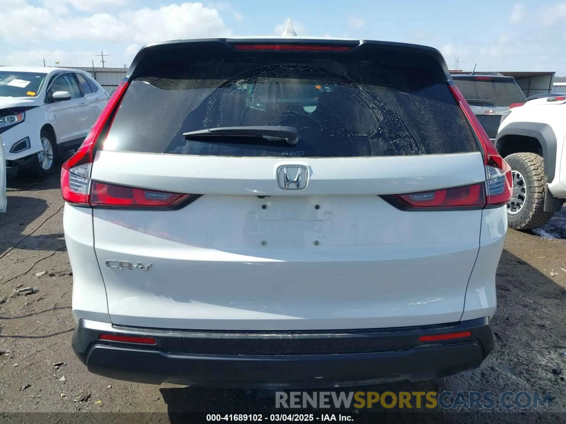 17 Photograph of a damaged car 2HKRS4H4XRH468334 HONDA CR-V 2024
