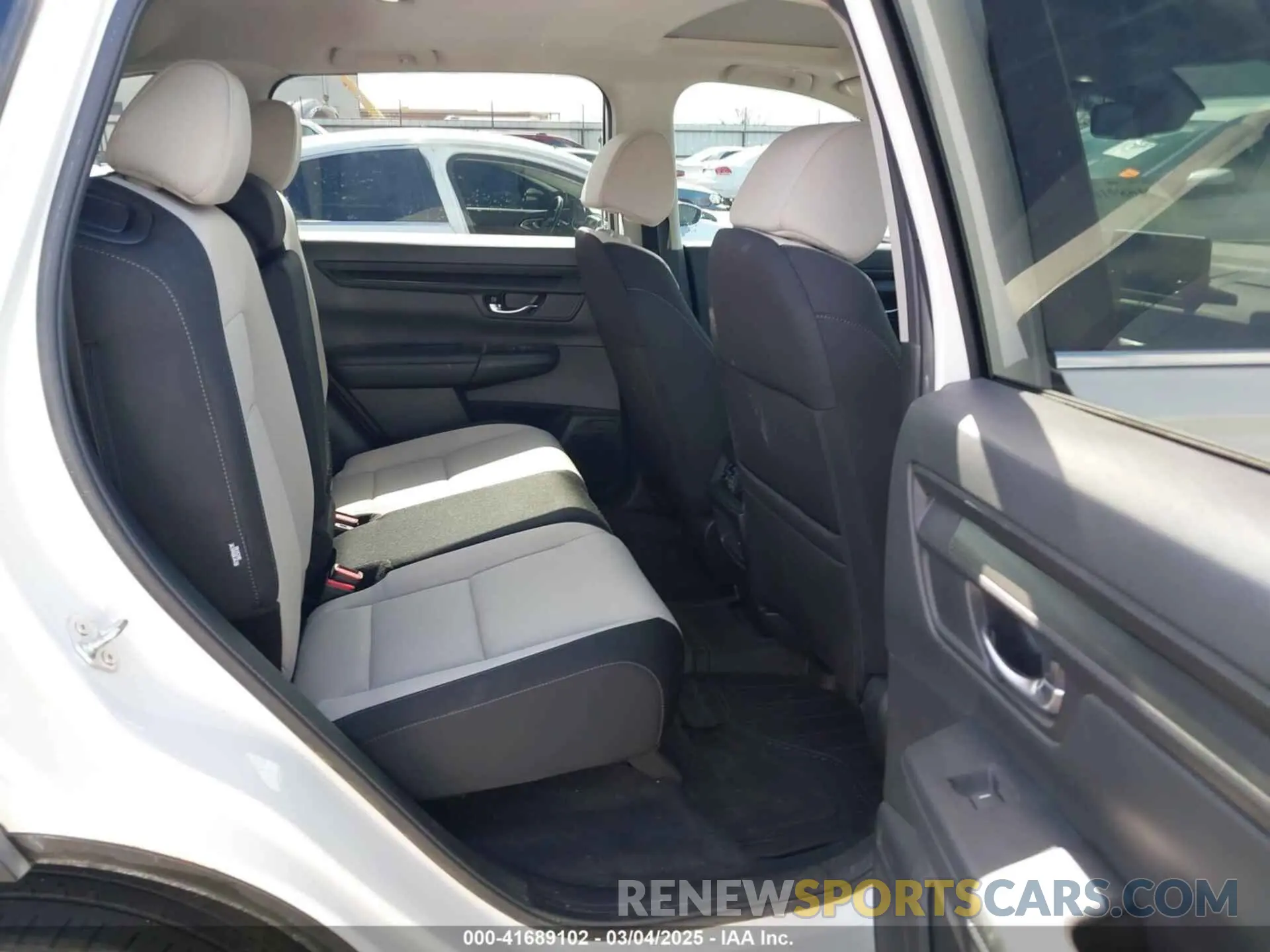 8 Photograph of a damaged car 2HKRS4H4XRH468334 HONDA CR-V 2024