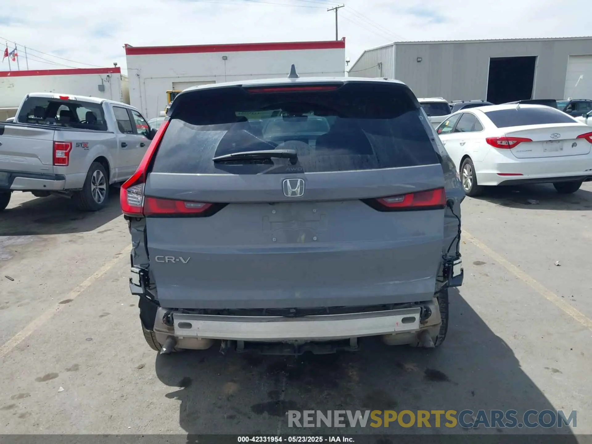 16 Photograph of a damaged car 2HKRS4H71RH416844 HONDA CR-V 2024