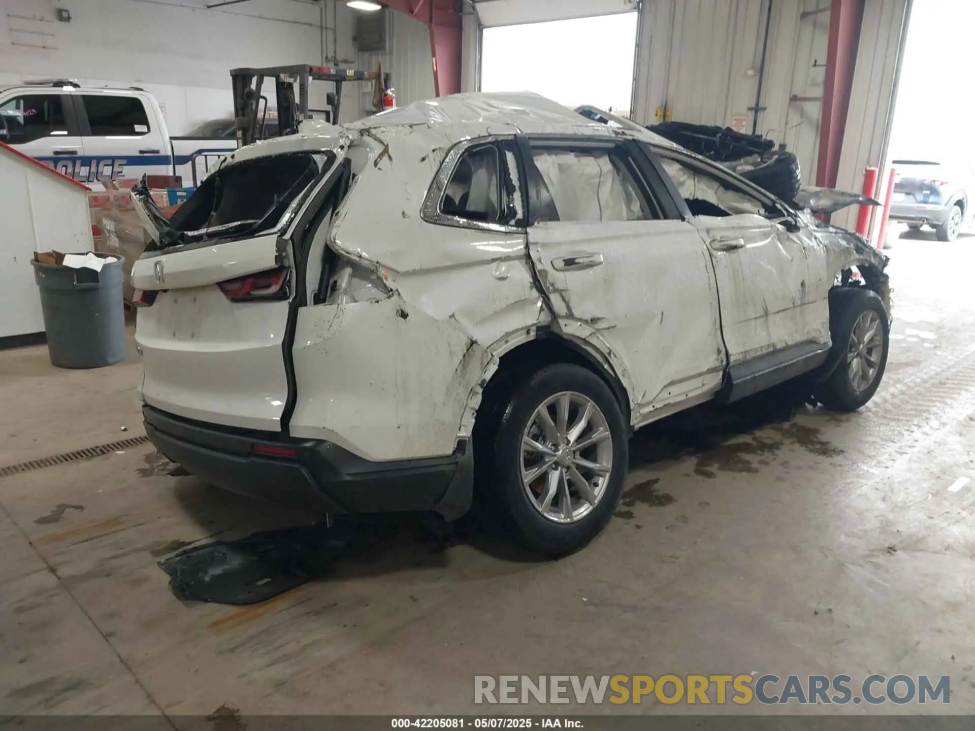 4 Photograph of a damaged car 2HKRS4H71RH431036 HONDA CR-V 2024