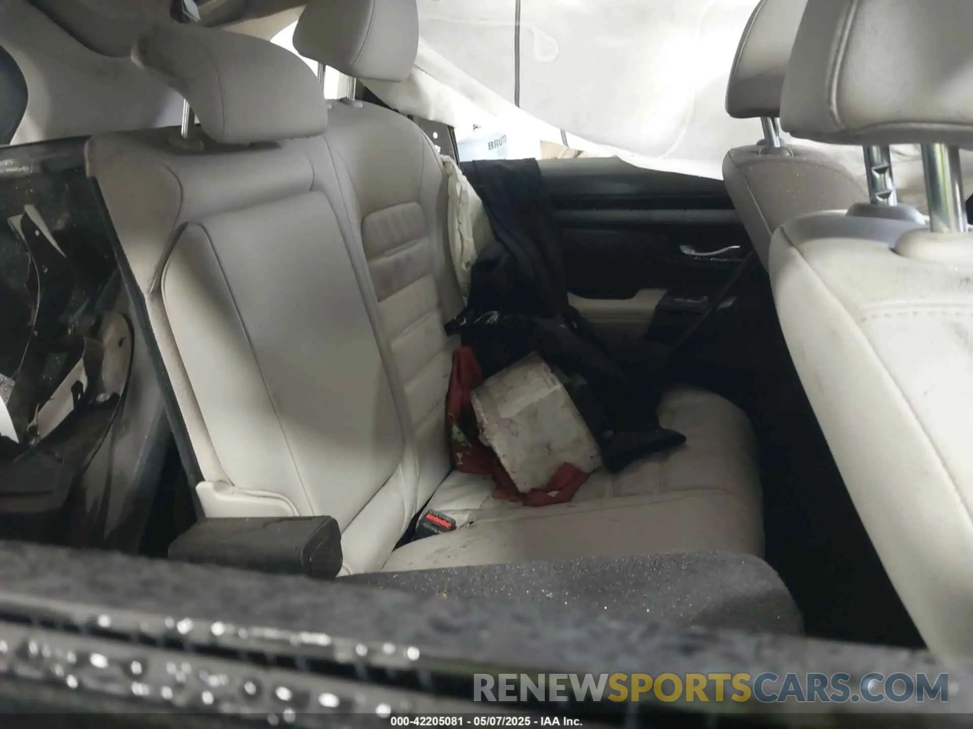 8 Photograph of a damaged car 2HKRS4H71RH431036 HONDA CR-V 2024