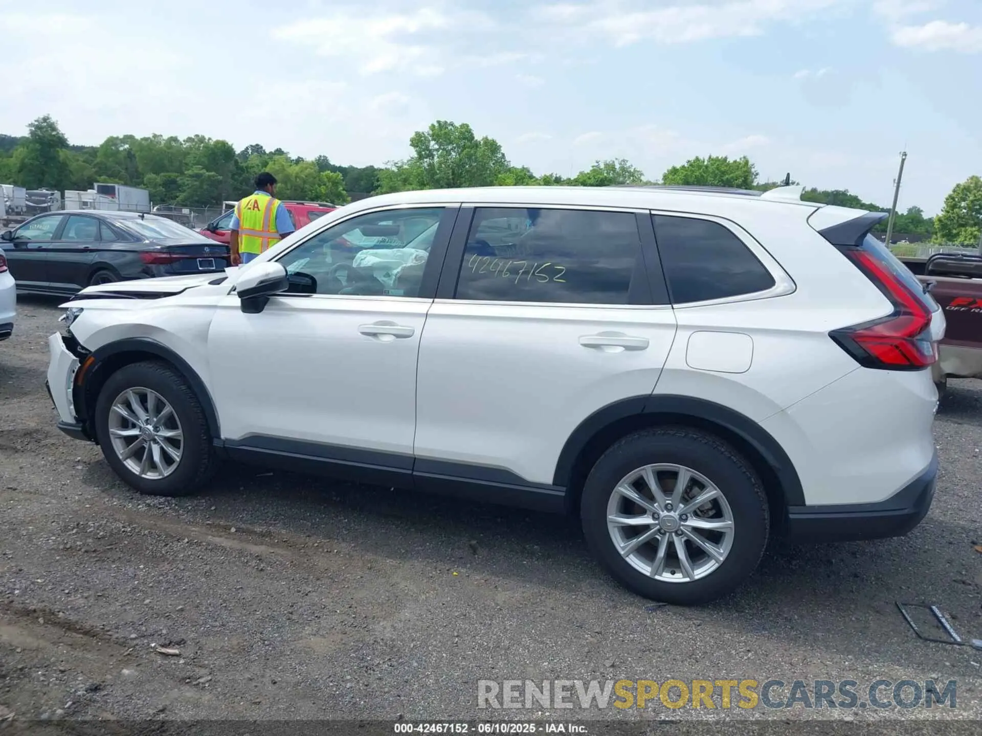 14 Photograph of a damaged car 2HKRS4H75RH433971 HONDA CR-V 2024