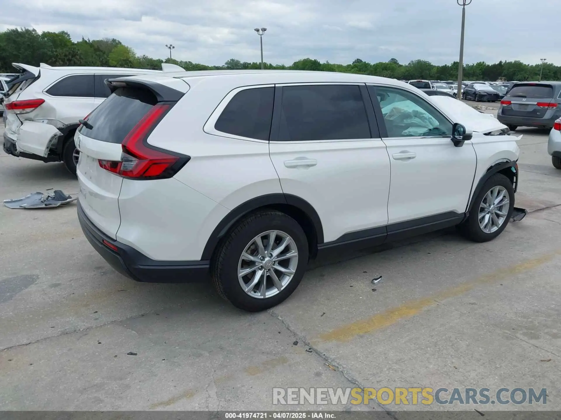4 Photograph of a damaged car 2HKRS4H75RH445053 HONDA CR-V 2024