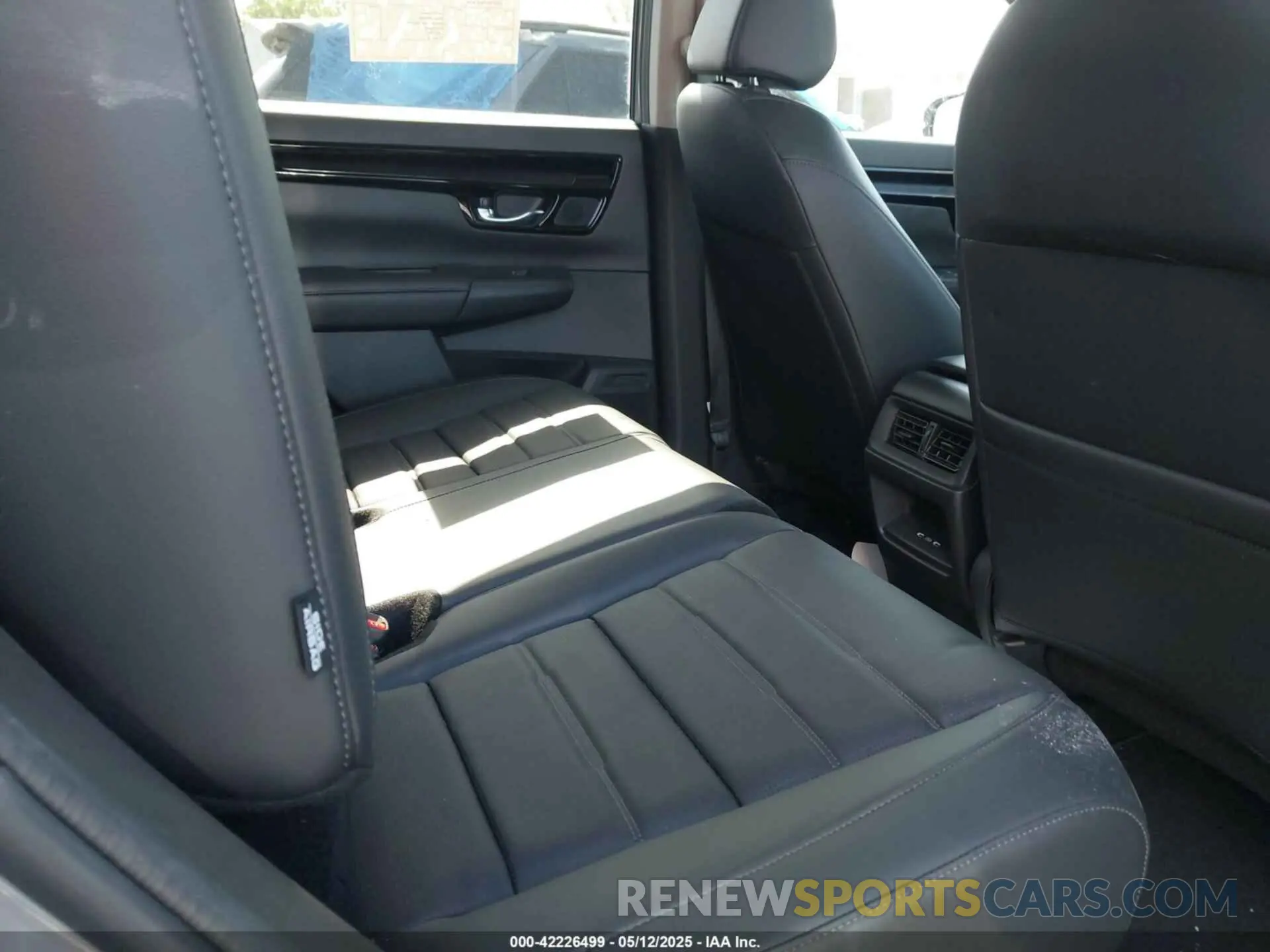 8 Photograph of a damaged car 2HKRS4H75RH478764 HONDA CR-V 2024