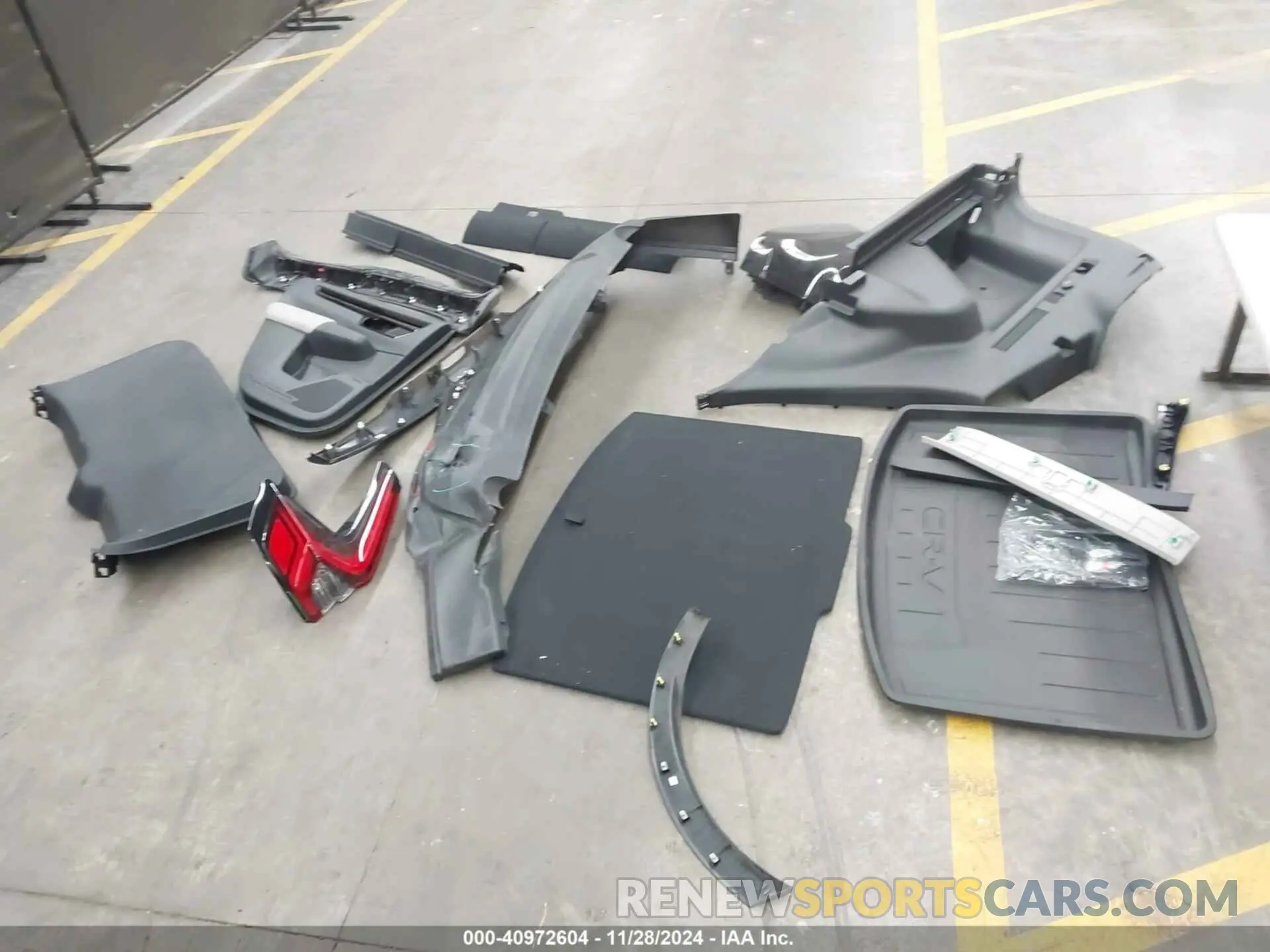 12 Photograph of a damaged car 2HKRS4H77RH431168 HONDA CR-V 2024