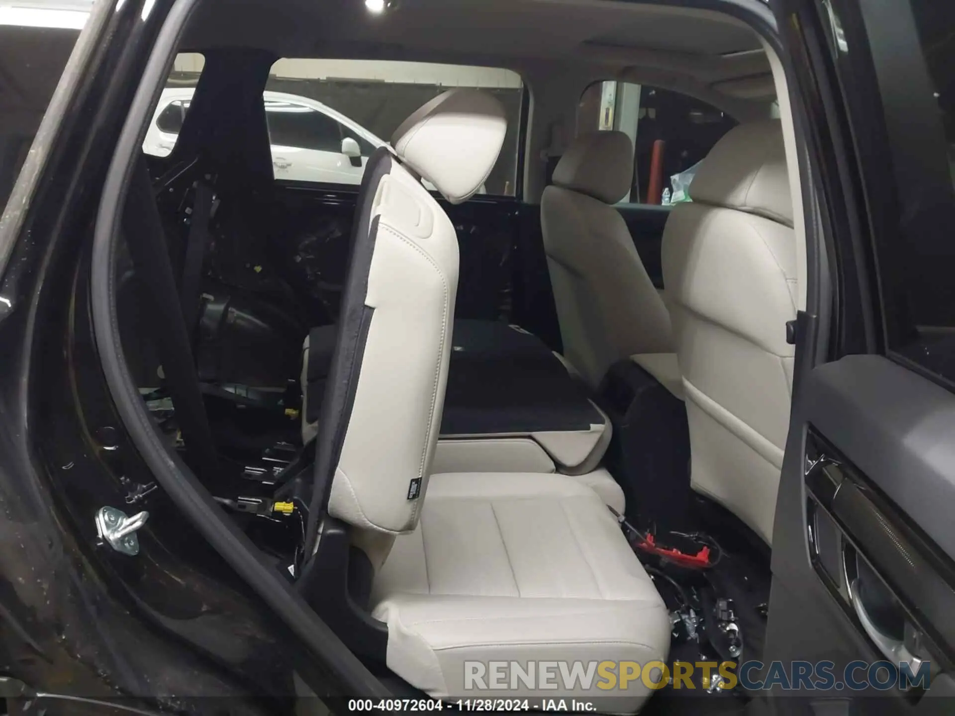 8 Photograph of a damaged car 2HKRS4H77RH431168 HONDA CR-V 2024