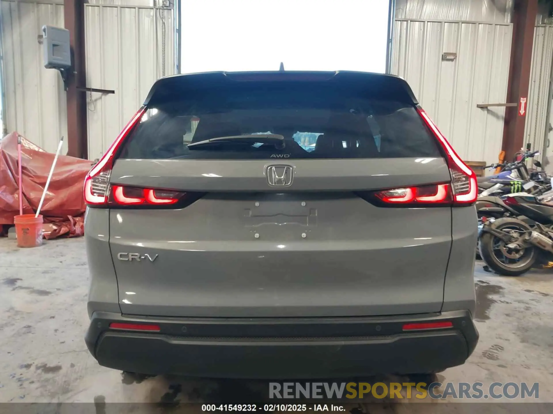 17 Photograph of a damaged car 2HKRS4H77RH477423 HONDA CR-V 2024