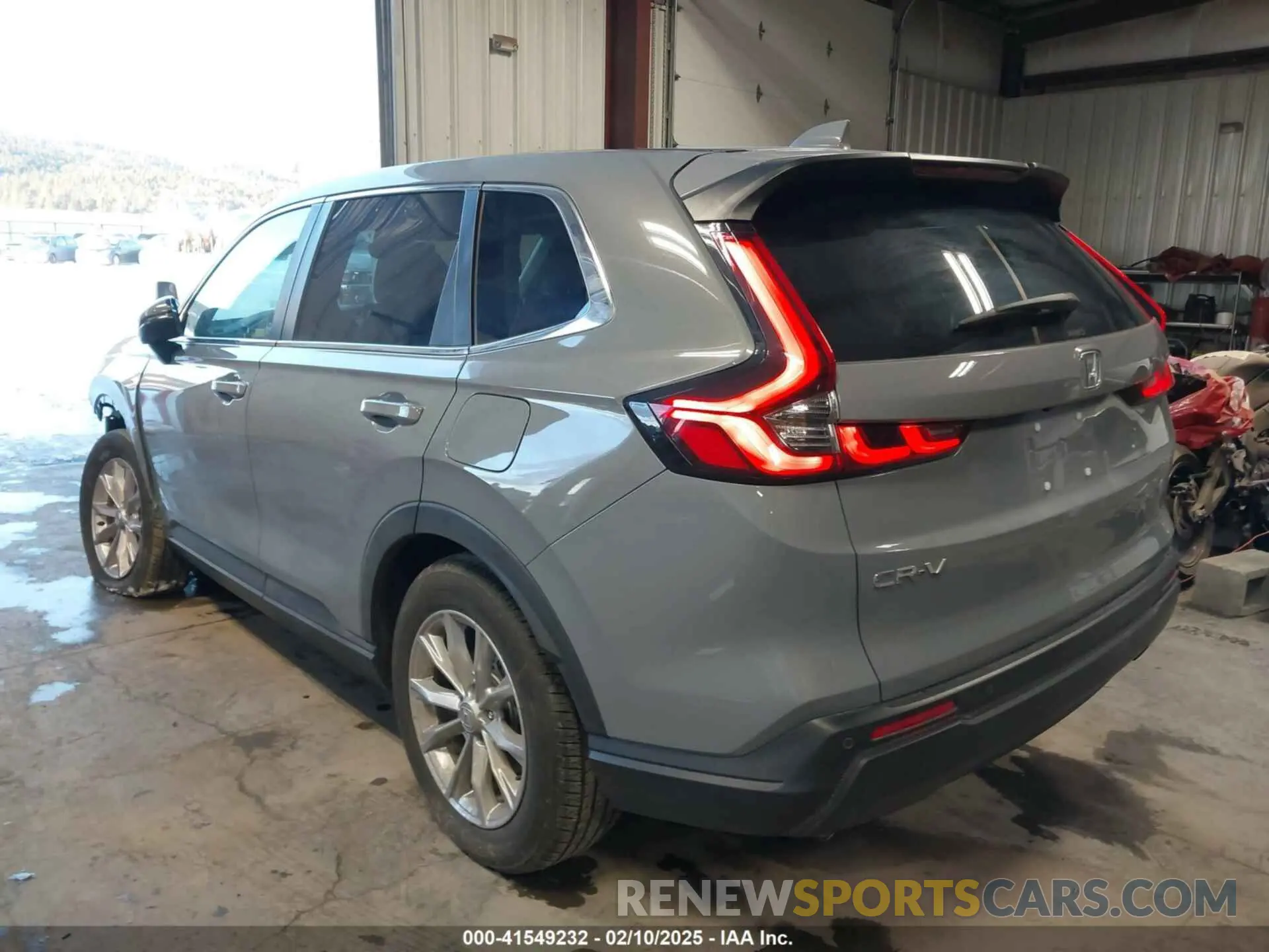 3 Photograph of a damaged car 2HKRS4H77RH477423 HONDA CR-V 2024