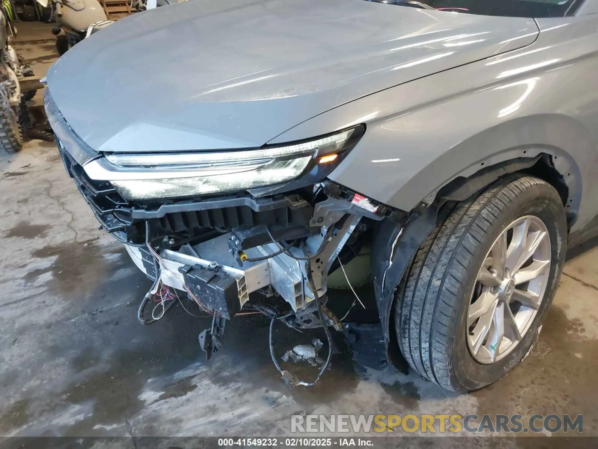 6 Photograph of a damaged car 2HKRS4H77RH477423 HONDA CR-V 2024