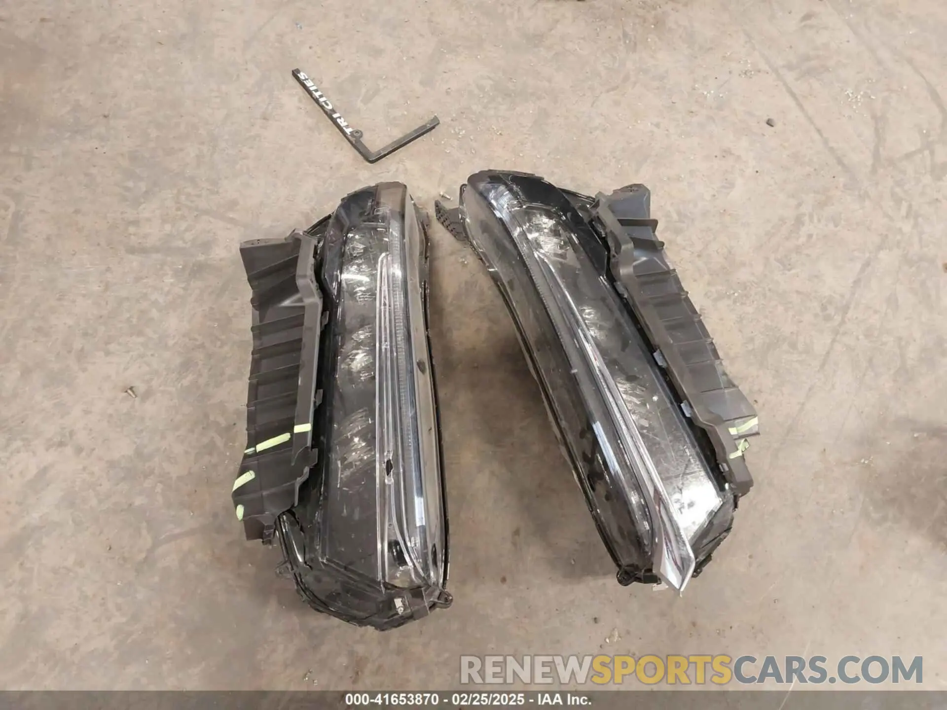 18 Photograph of a damaged car 2HKRS4H78RH453681 HONDA CR-V 2024