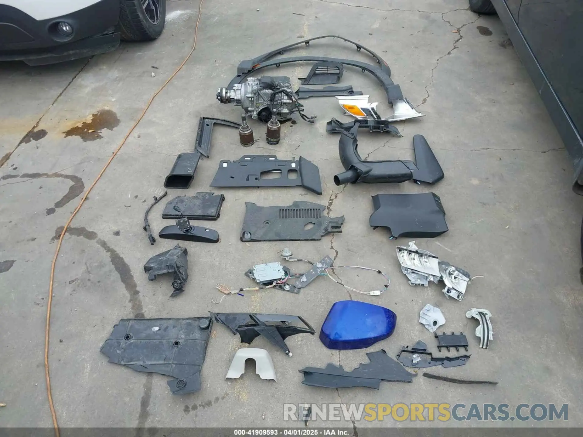 11 Photograph of a damaged car 2HKRS4H78RH459237 HONDA CR-V 2024