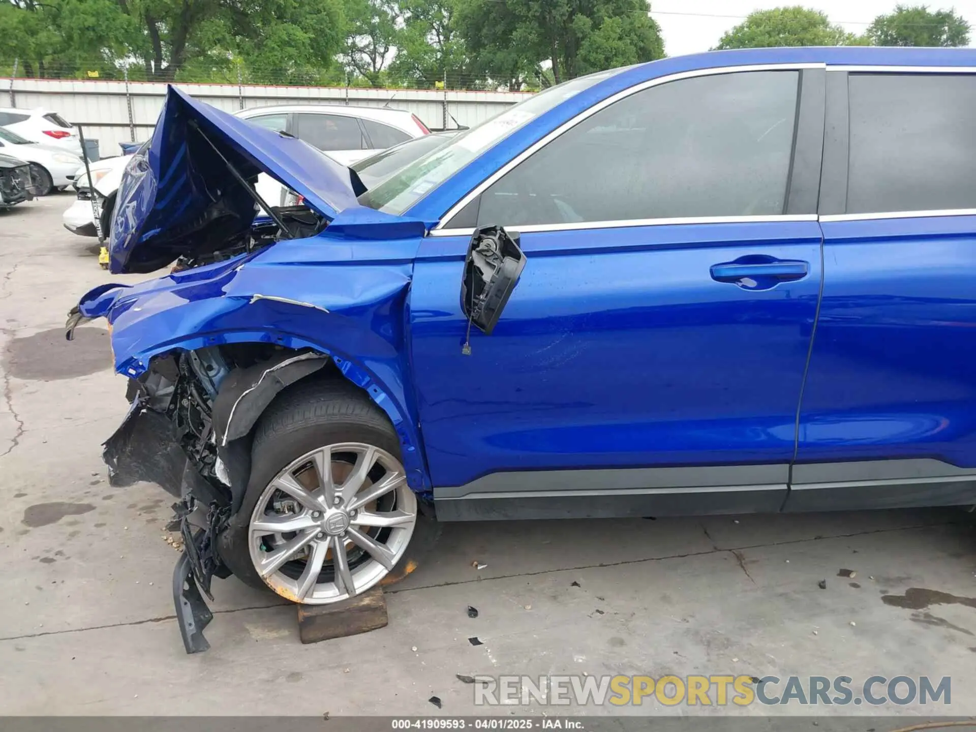 17 Photograph of a damaged car 2HKRS4H78RH459237 HONDA CR-V 2024