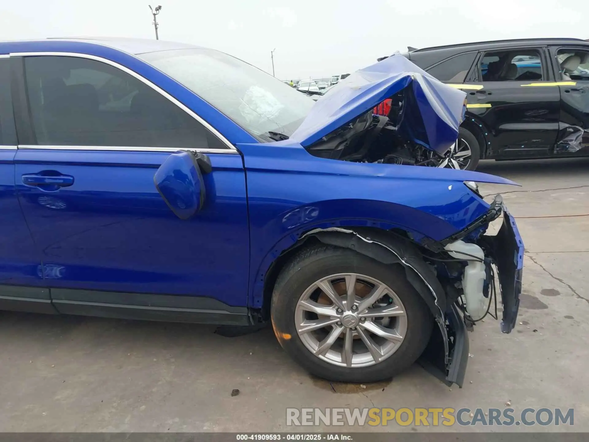 18 Photograph of a damaged car 2HKRS4H78RH459237 HONDA CR-V 2024