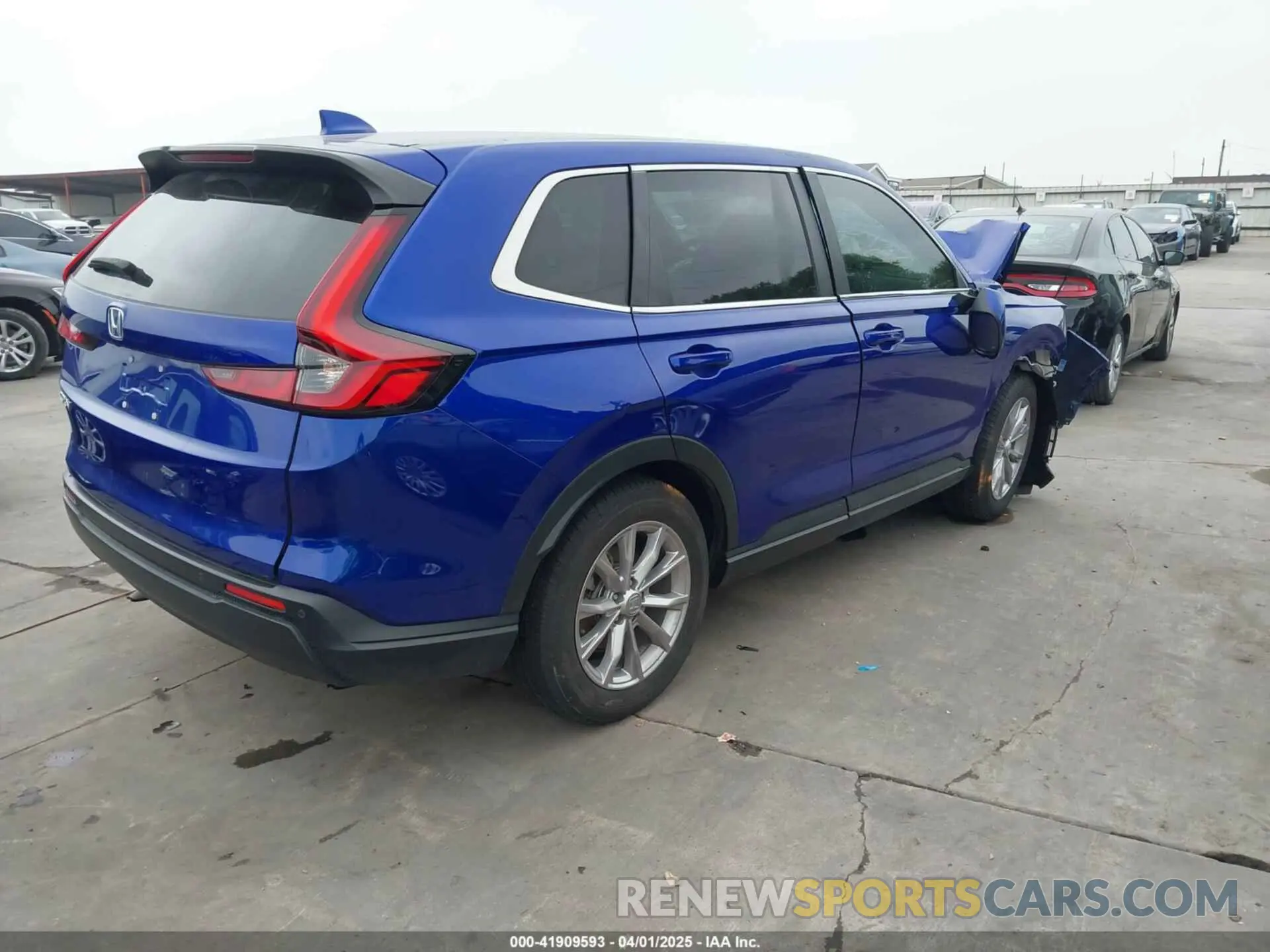4 Photograph of a damaged car 2HKRS4H78RH459237 HONDA CR-V 2024