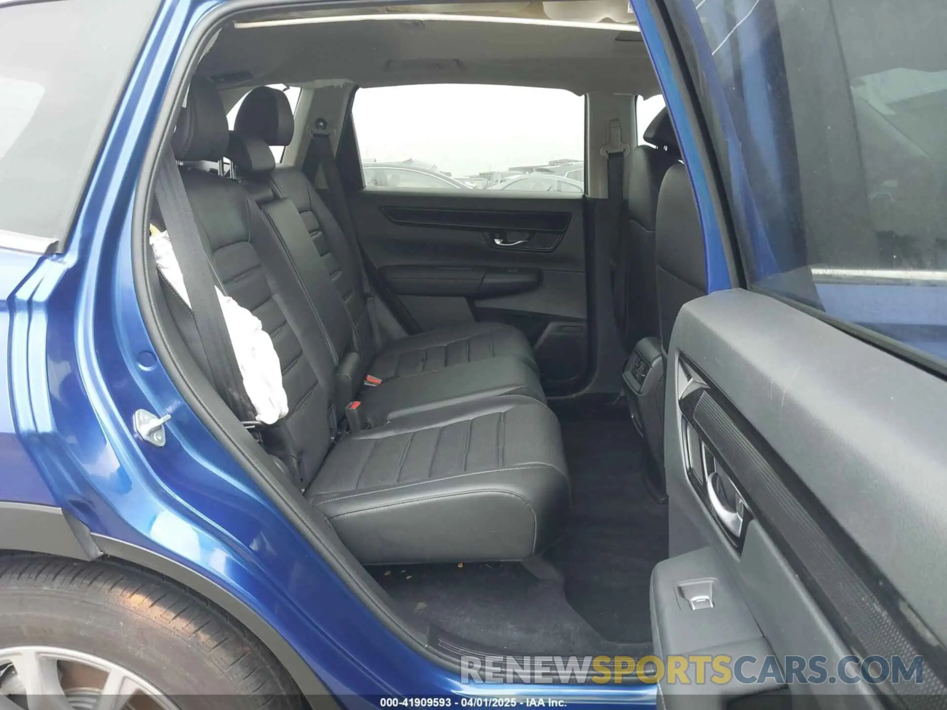 8 Photograph of a damaged car 2HKRS4H78RH459237 HONDA CR-V 2024