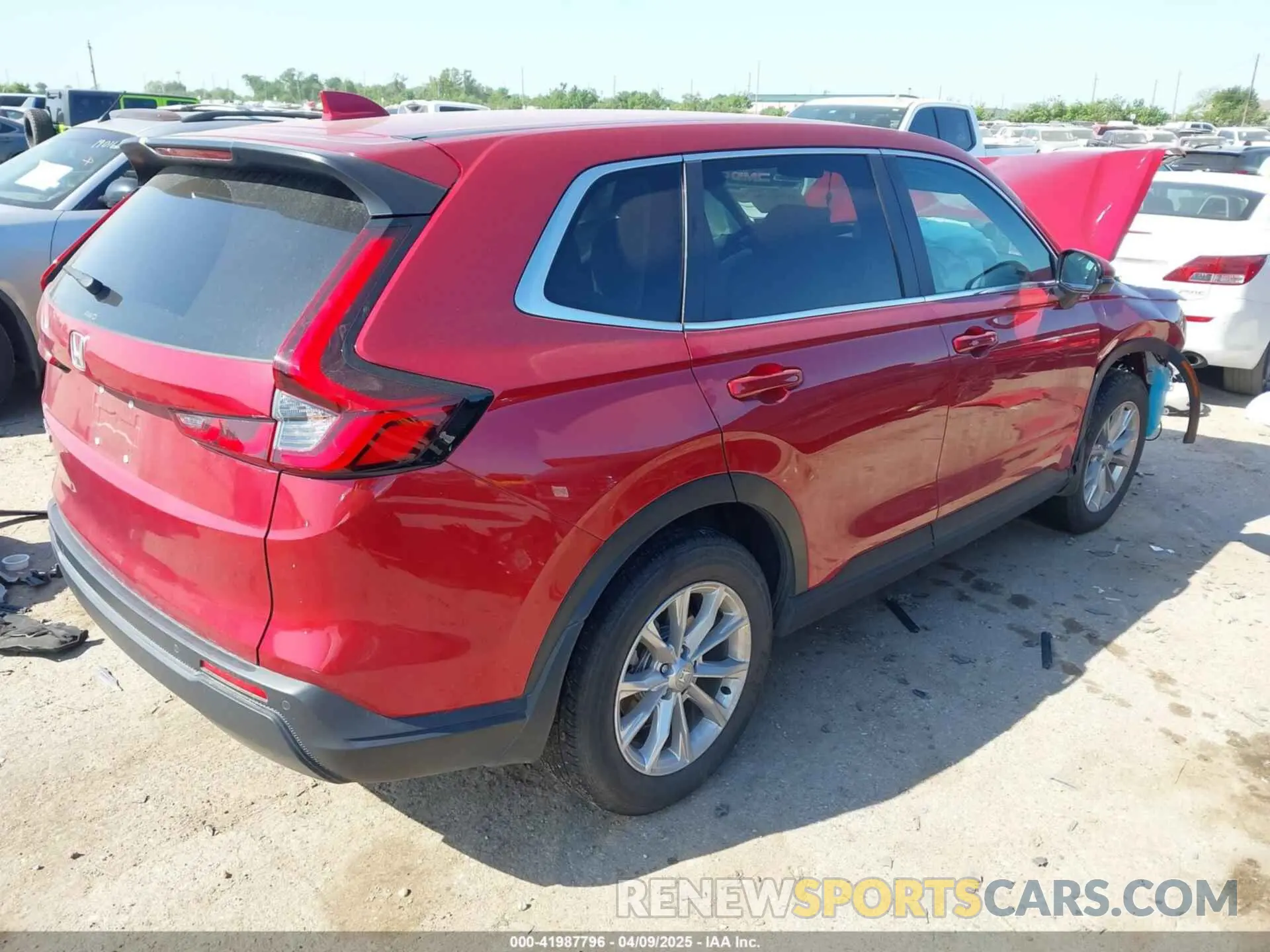 4 Photograph of a damaged car 2HKRS4H7XRH424540 HONDA CR-V 2024