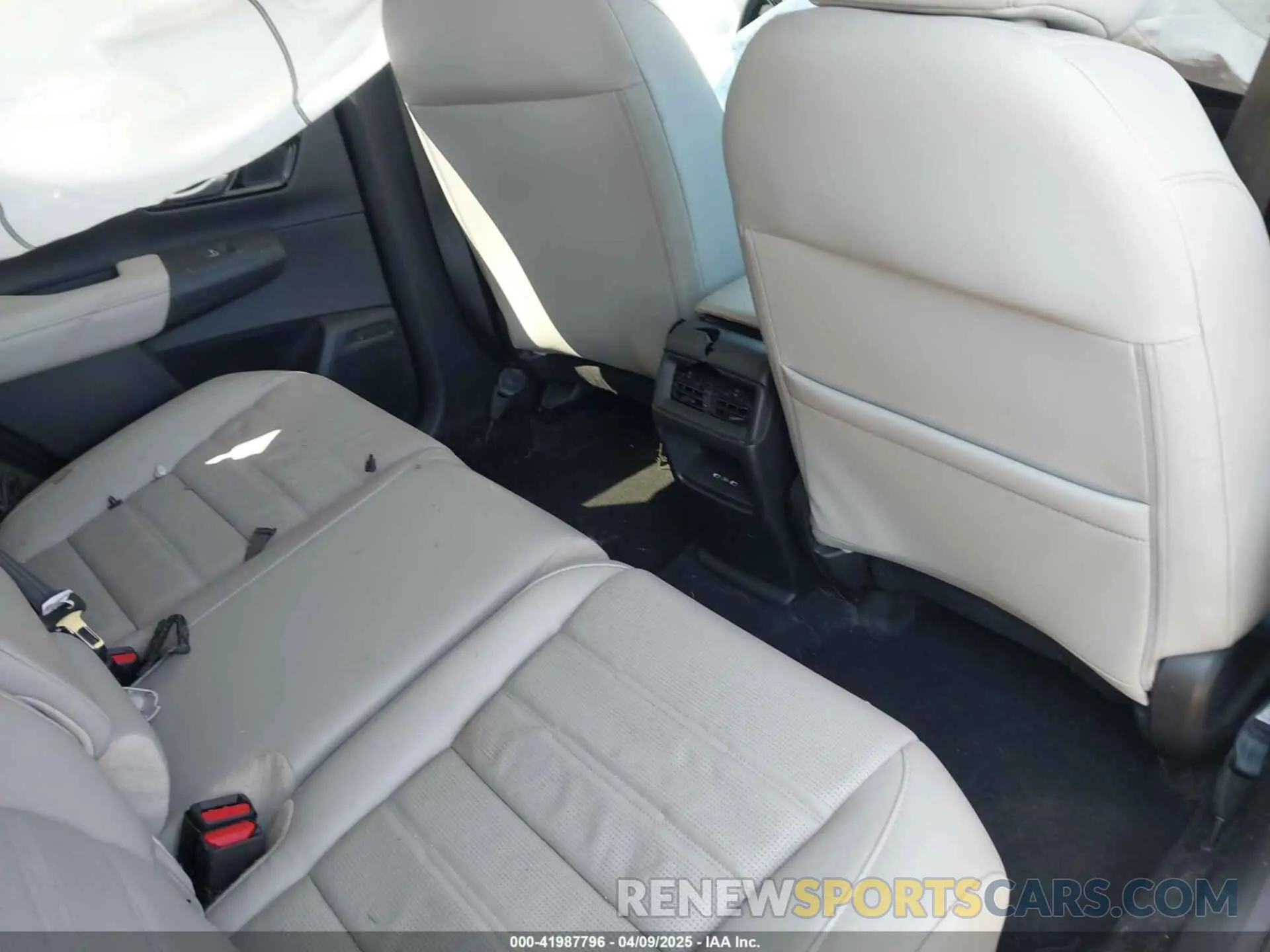 8 Photograph of a damaged car 2HKRS4H7XRH424540 HONDA CR-V 2024
