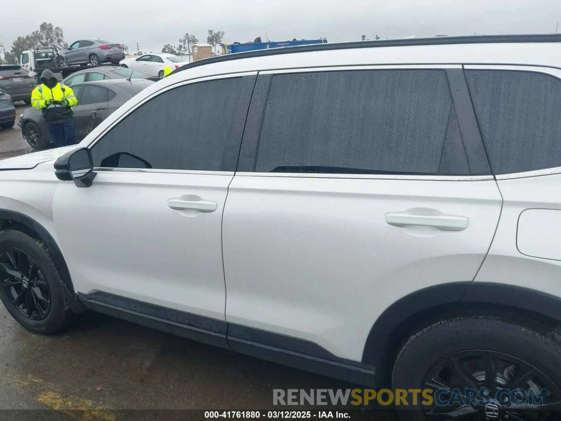 14 Photograph of a damaged car 2HKRS6H81RH808288 HONDA CR-V 2024