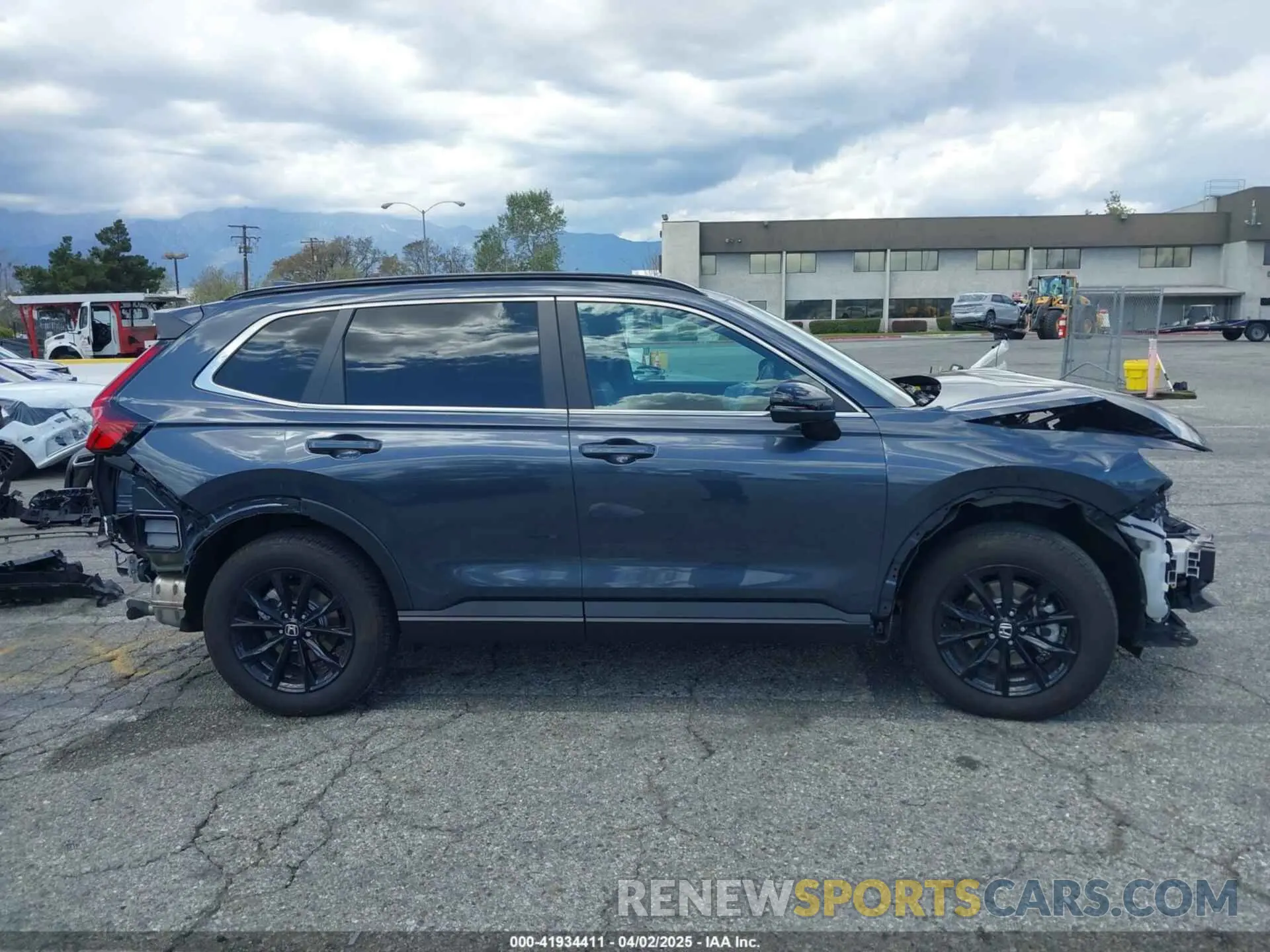 14 Photograph of a damaged car 2HKRS6H83RH810298 HONDA CR-V 2024