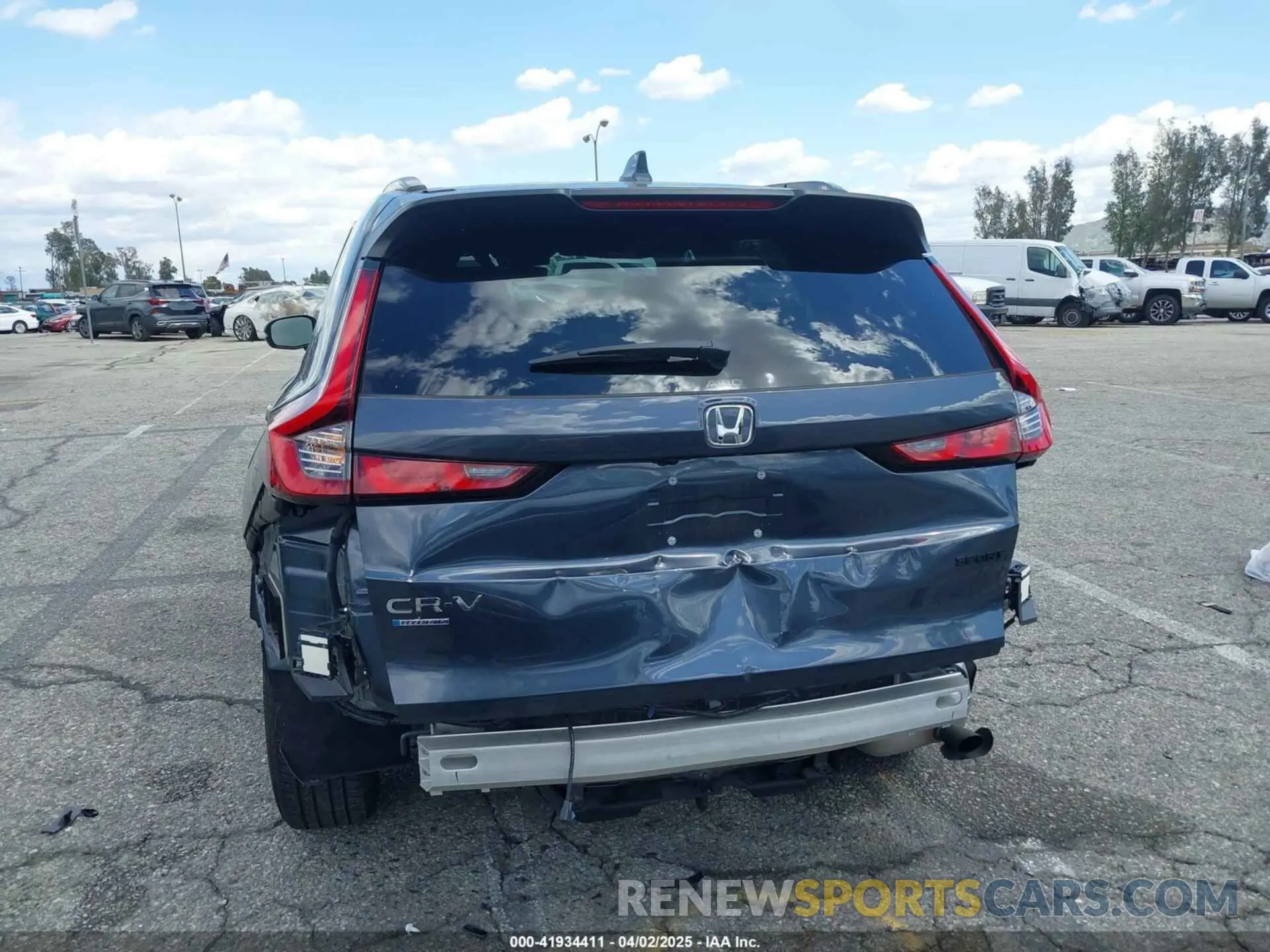 17 Photograph of a damaged car 2HKRS6H83RH810298 HONDA CR-V 2024