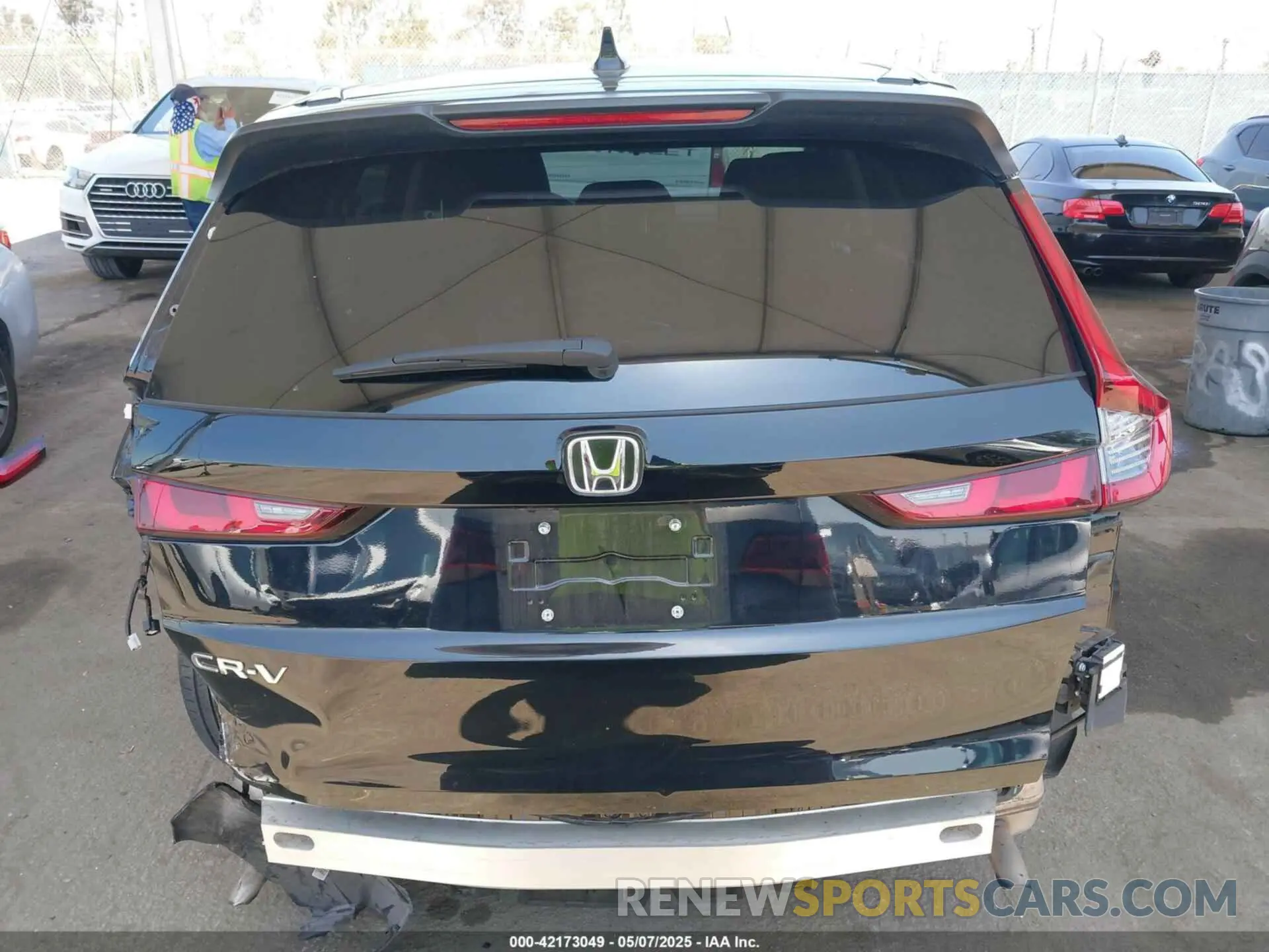 17 Photograph of a damaged car 5J6RS3H42RL000355 HONDA CR-V 2024
