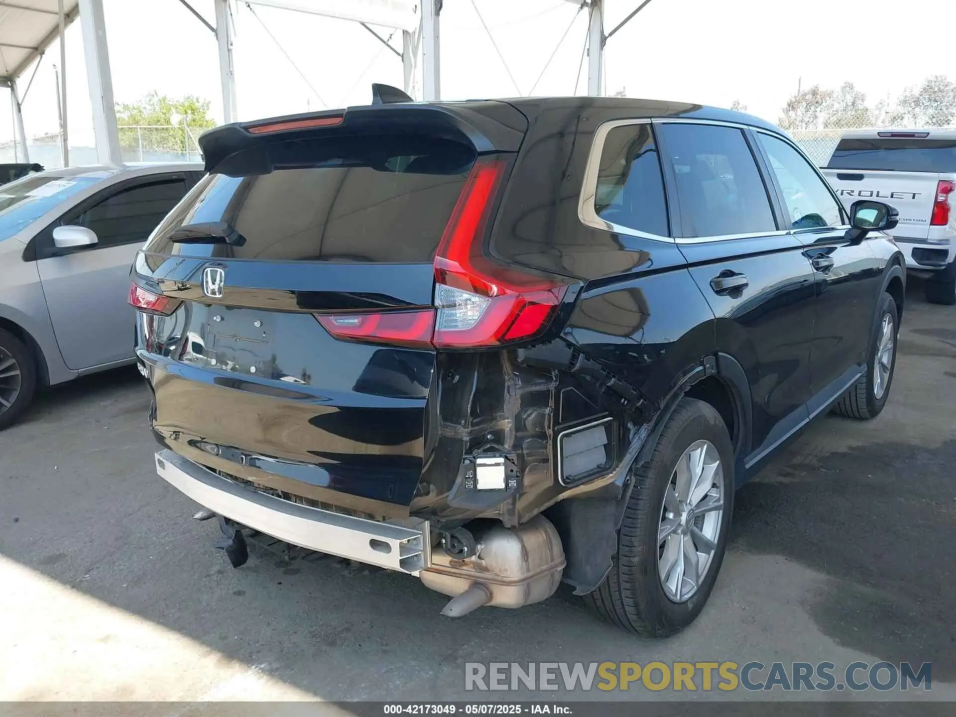 4 Photograph of a damaged car 5J6RS3H42RL000355 HONDA CR-V 2024