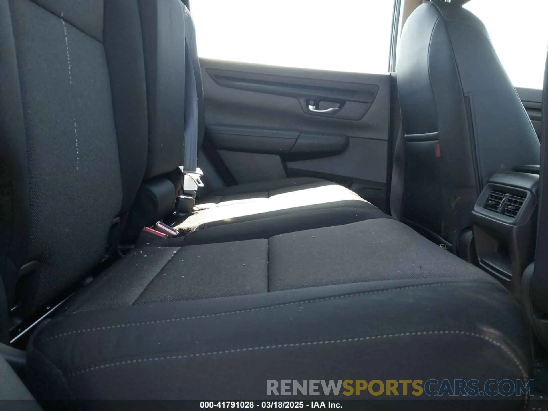 8 Photograph of a damaged car 5J6RS4H25RL002833 HONDA CR-V 2024