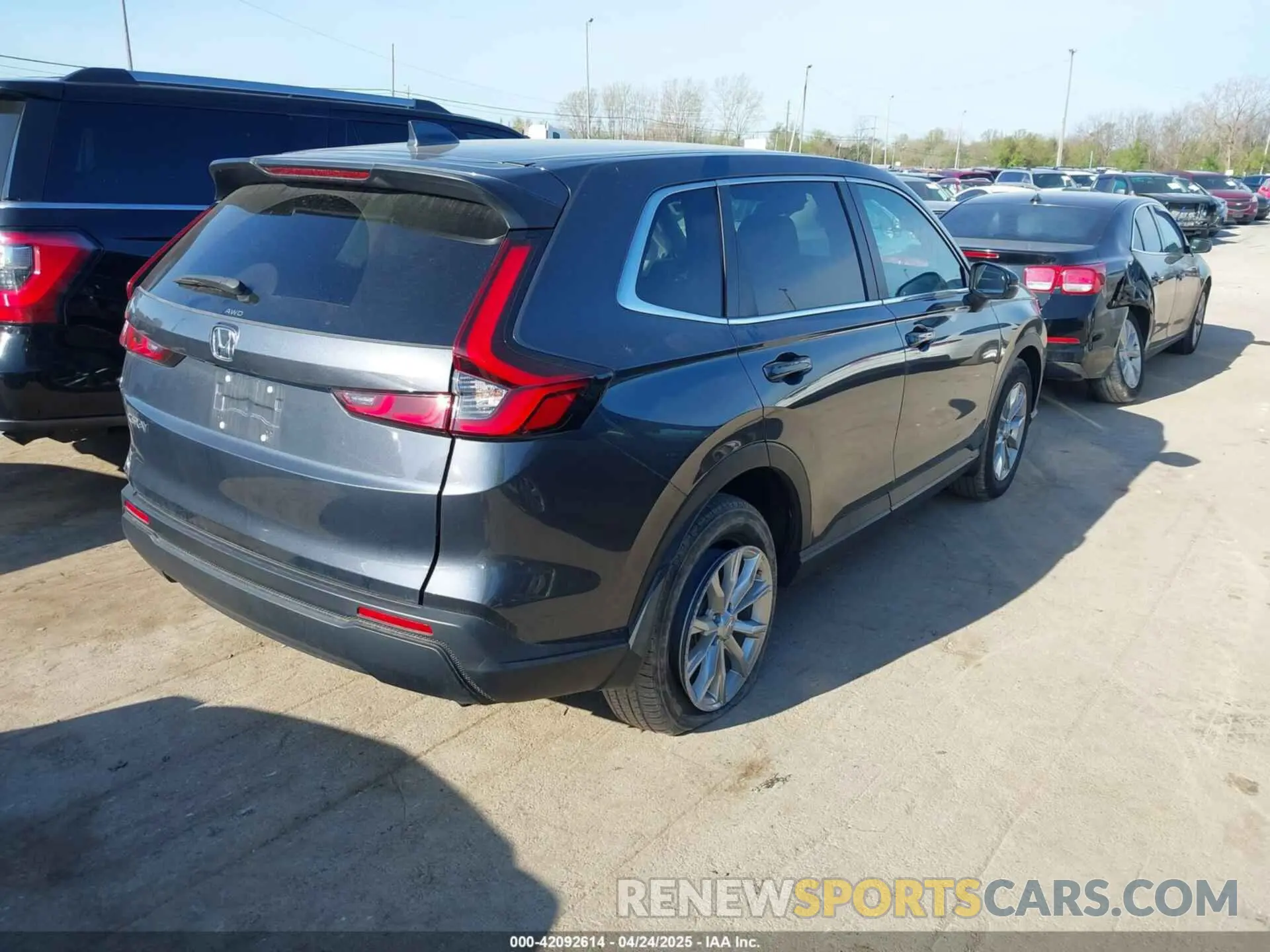 4 Photograph of a damaged car 5J6RS4H44RL014828 HONDA CR-V 2024