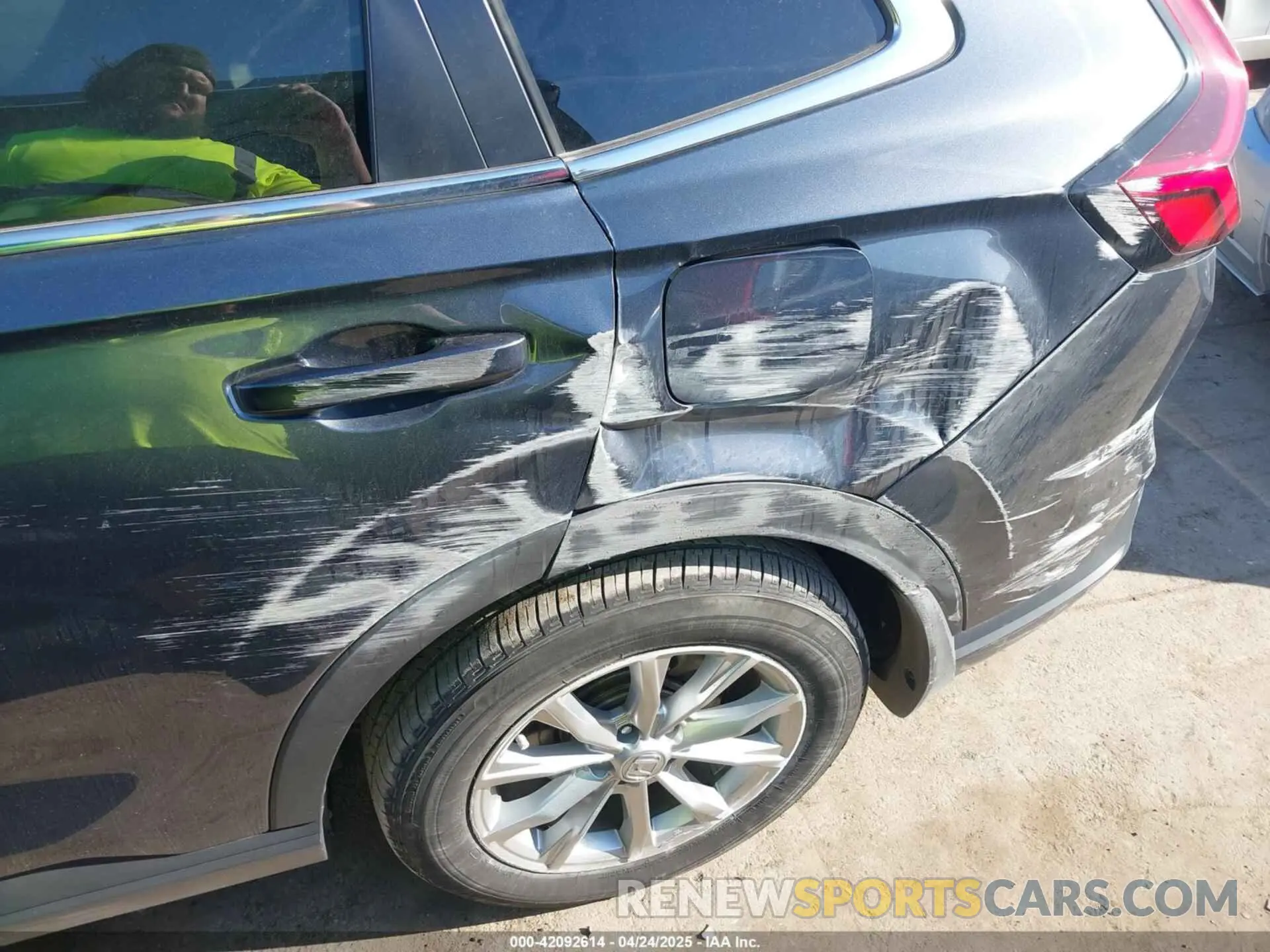 6 Photograph of a damaged car 5J6RS4H44RL014828 HONDA CR-V 2024