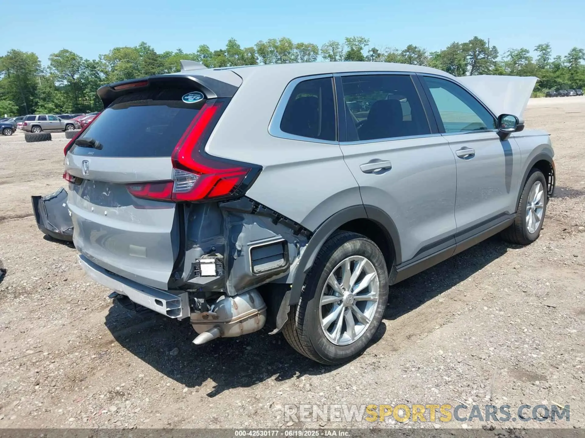 4 Photograph of a damaged car 5J6RS4H48RL009535 HONDA CR-V 2024