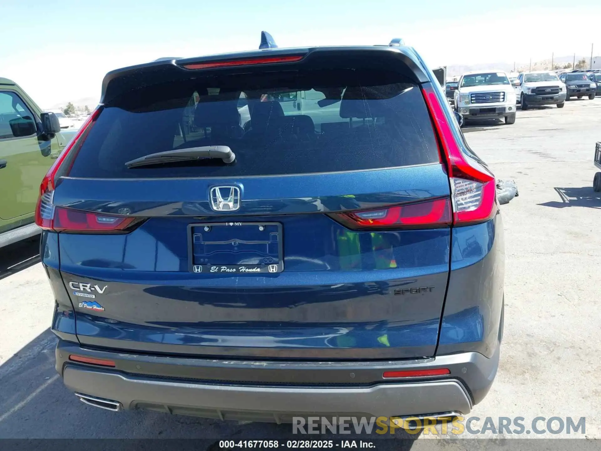 17 Photograph of a damaged car 5J6RS5H82RL005215 HONDA CR-V 2024