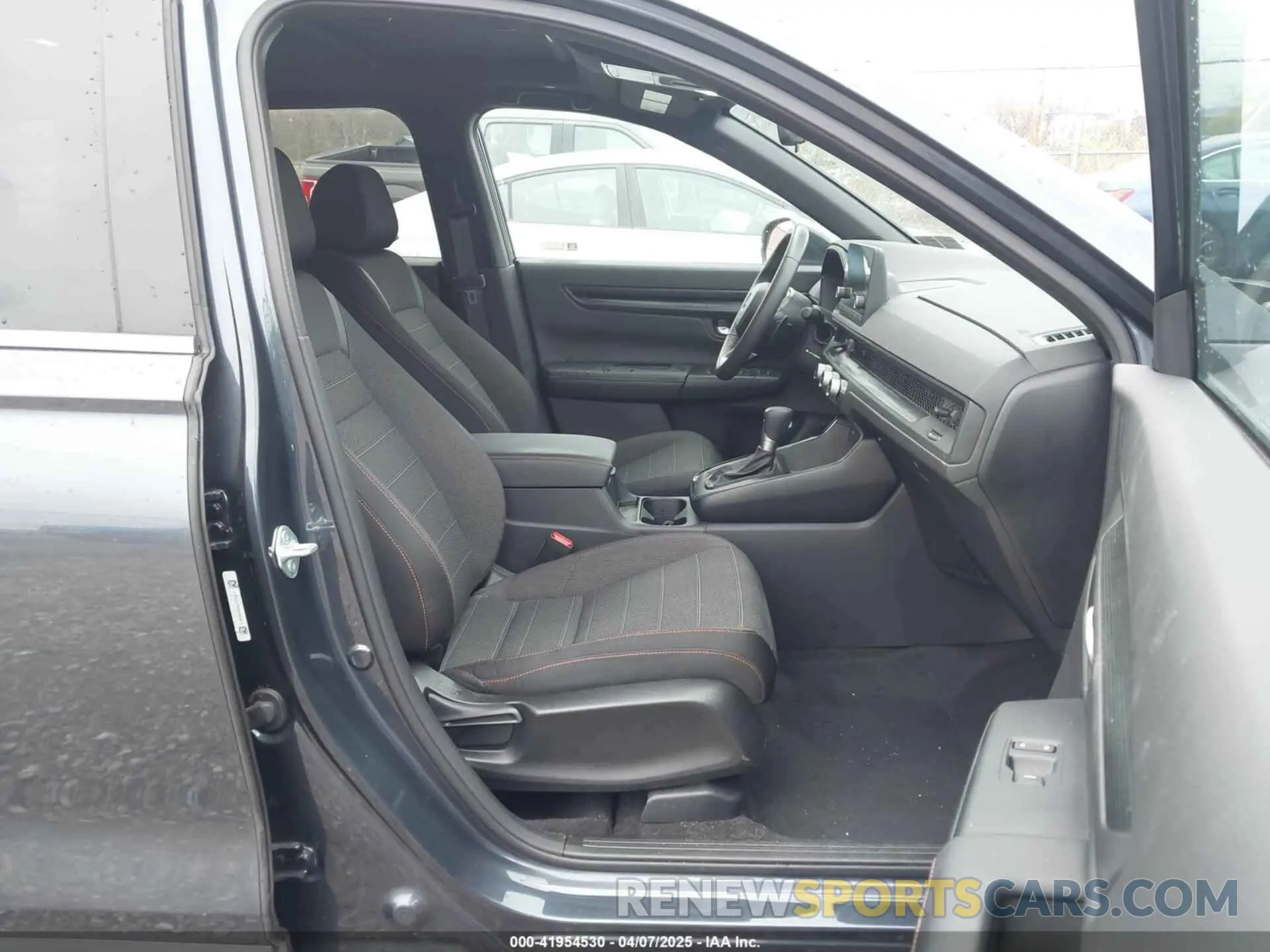 5 Photograph of a damaged car 5J6RS6H50RL025992 HONDA CR-V 2024