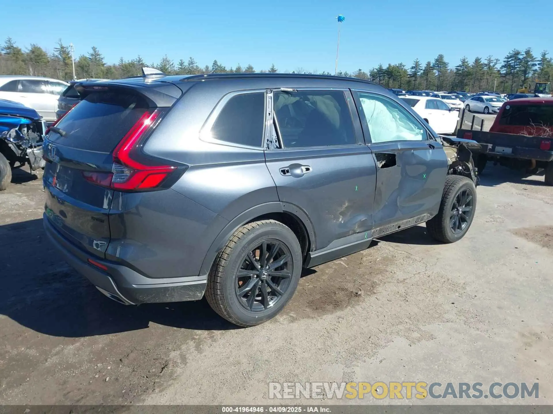 4 Photograph of a damaged car 5J6RS6H58RL000659 HONDA CR-V 2024