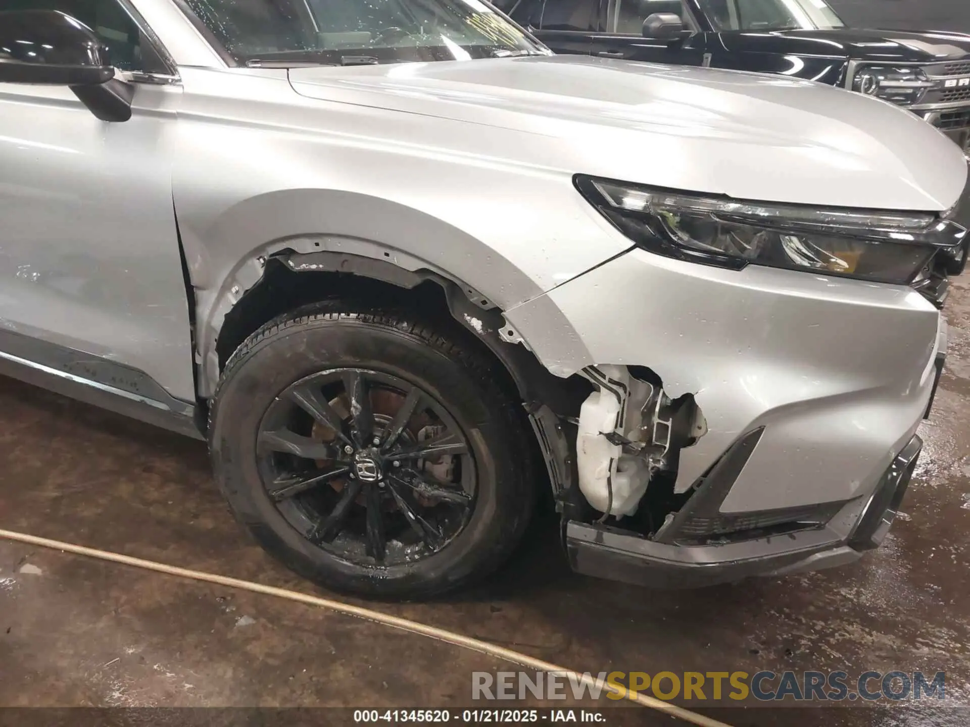 17 Photograph of a damaged car 5J6RS6H87RL011727 HONDA CR-V 2024
