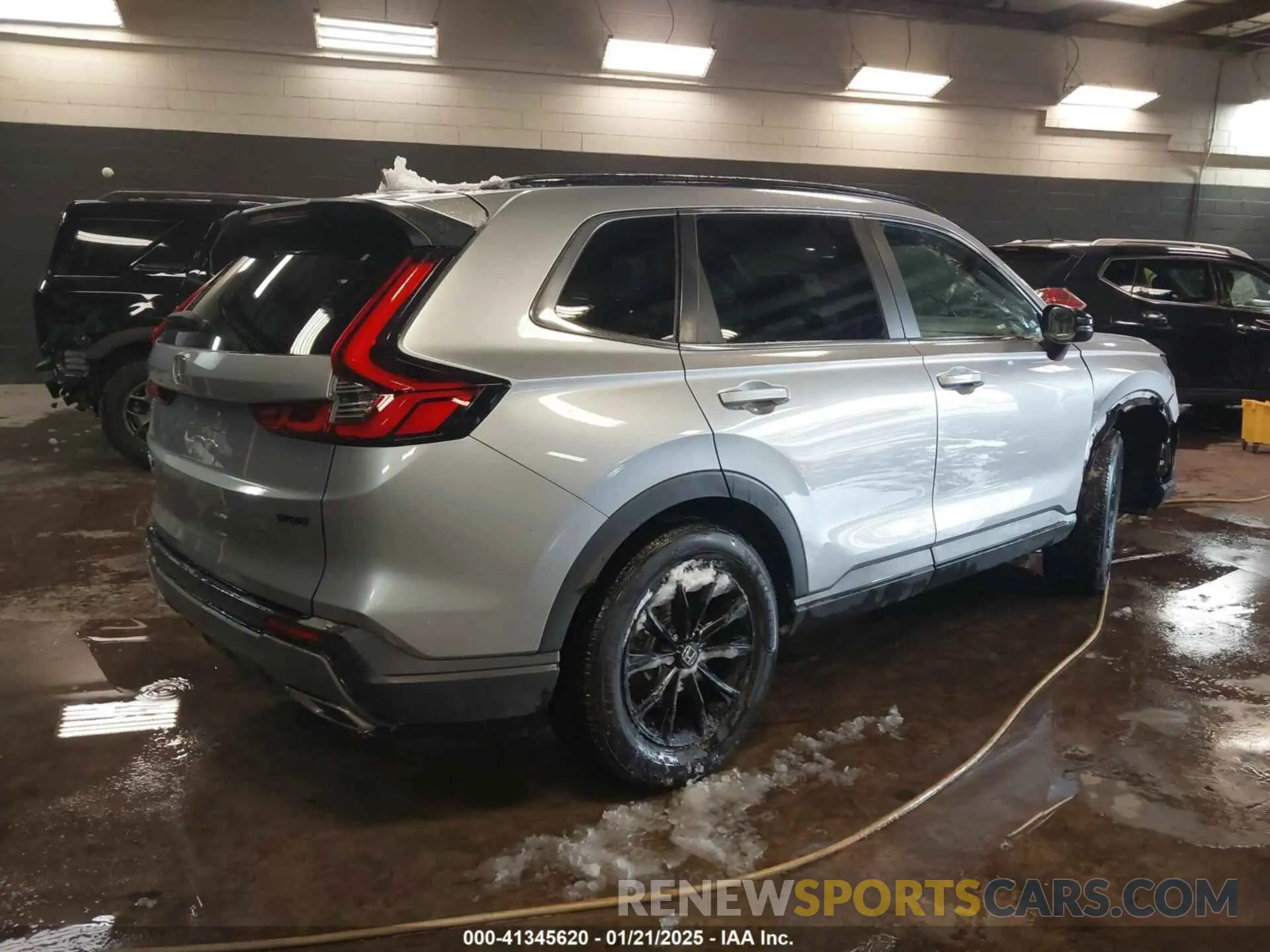 4 Photograph of a damaged car 5J6RS6H87RL011727 HONDA CR-V 2024