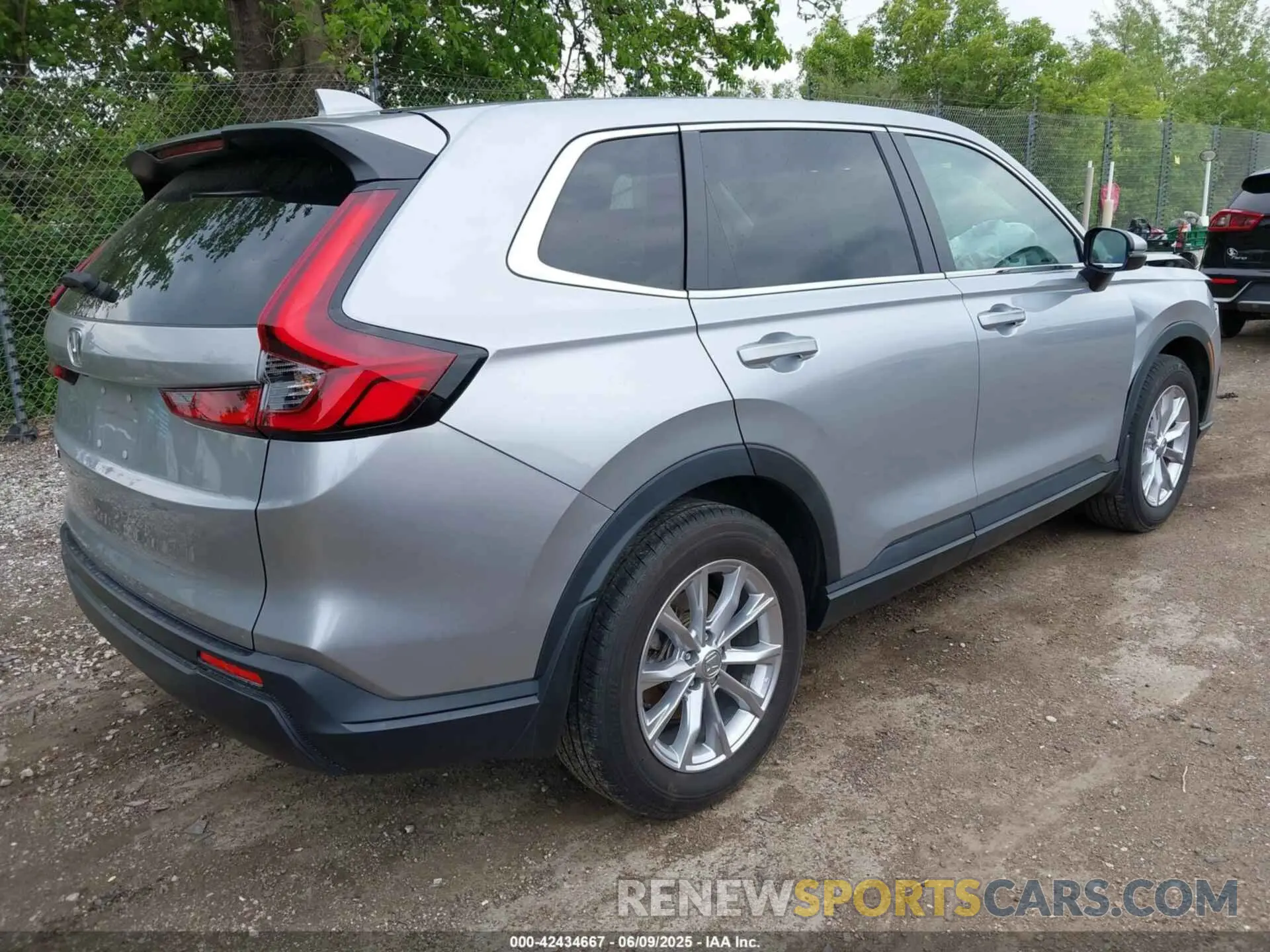 4 Photograph of a damaged car 7FARS4H44RE008069 HONDA CR-V 2024