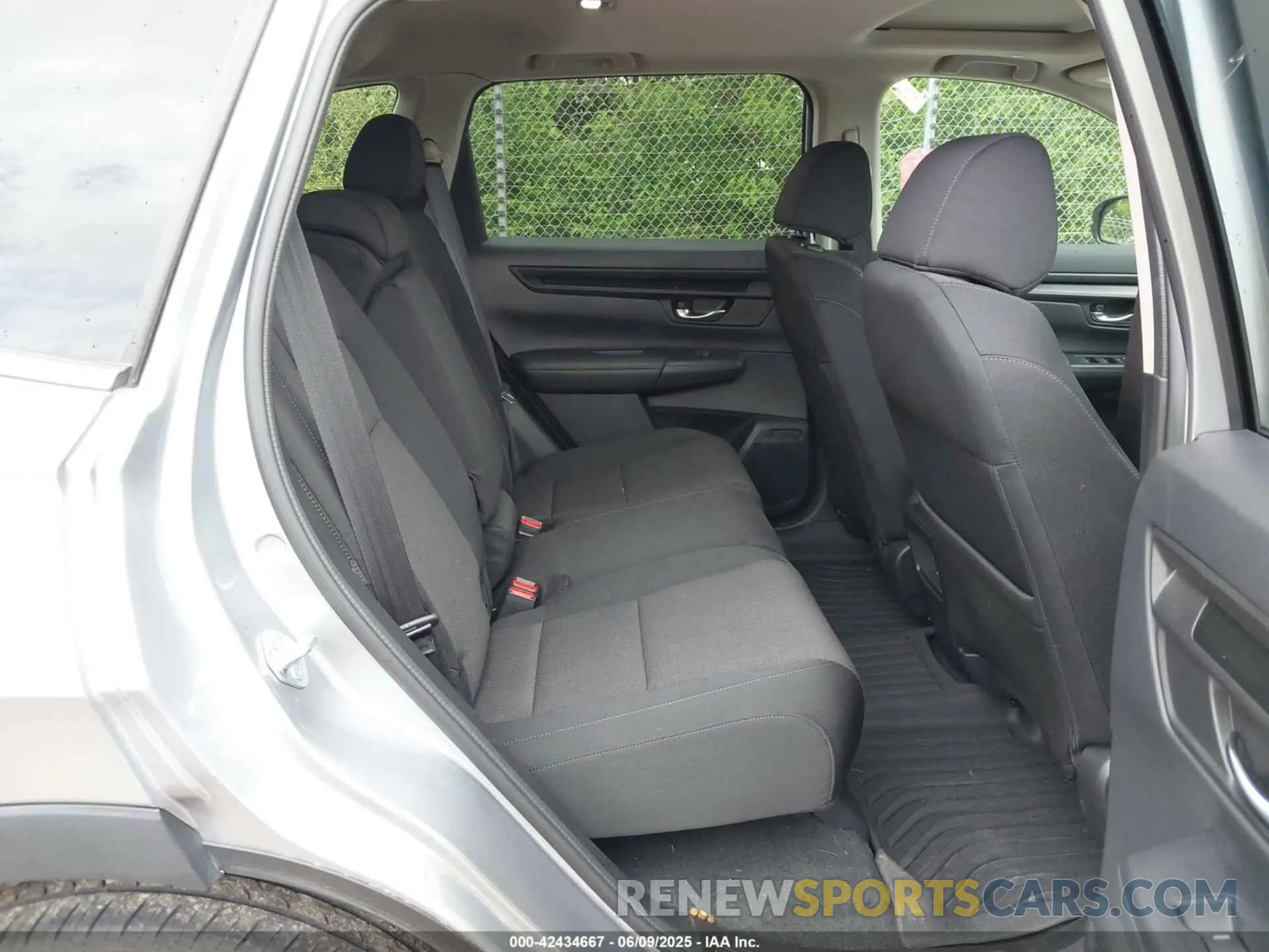 8 Photograph of a damaged car 7FARS4H44RE008069 HONDA CR-V 2024