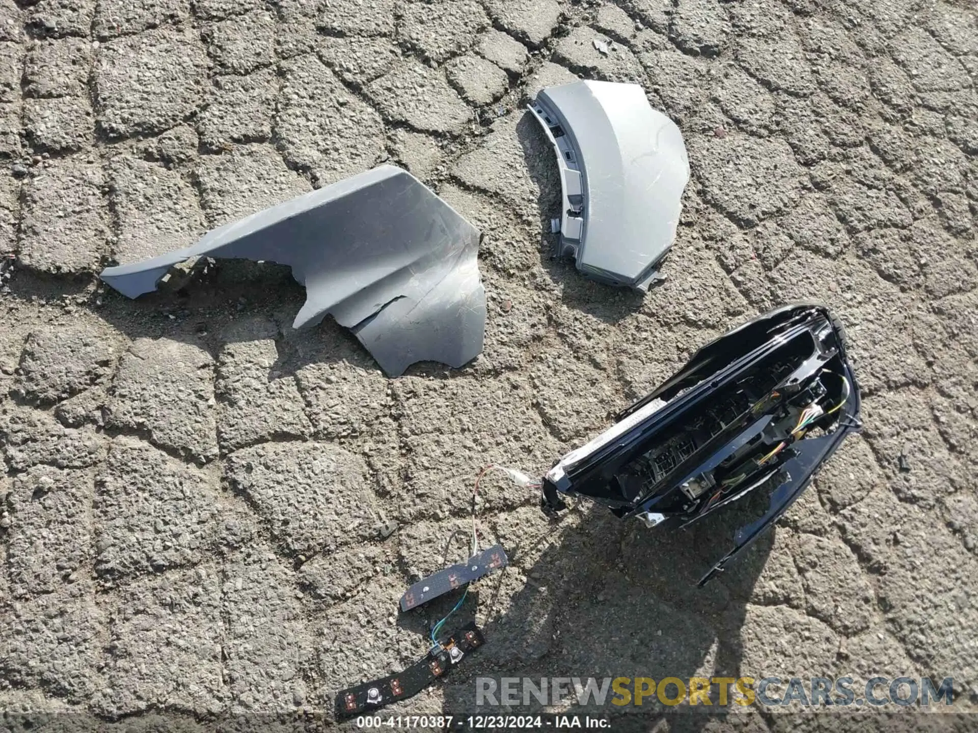 12 Photograph of a damaged car 7FARS5H54RE032726 HONDA CR-V 2024