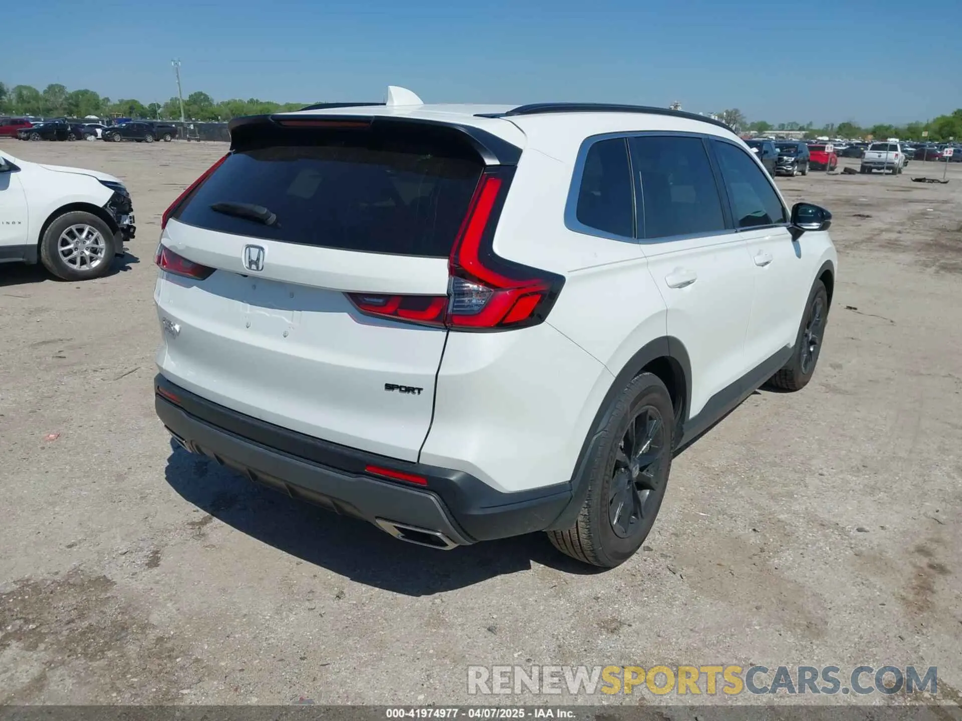 4 Photograph of a damaged car 7FARS5H5XRE025585 HONDA CR-V 2024