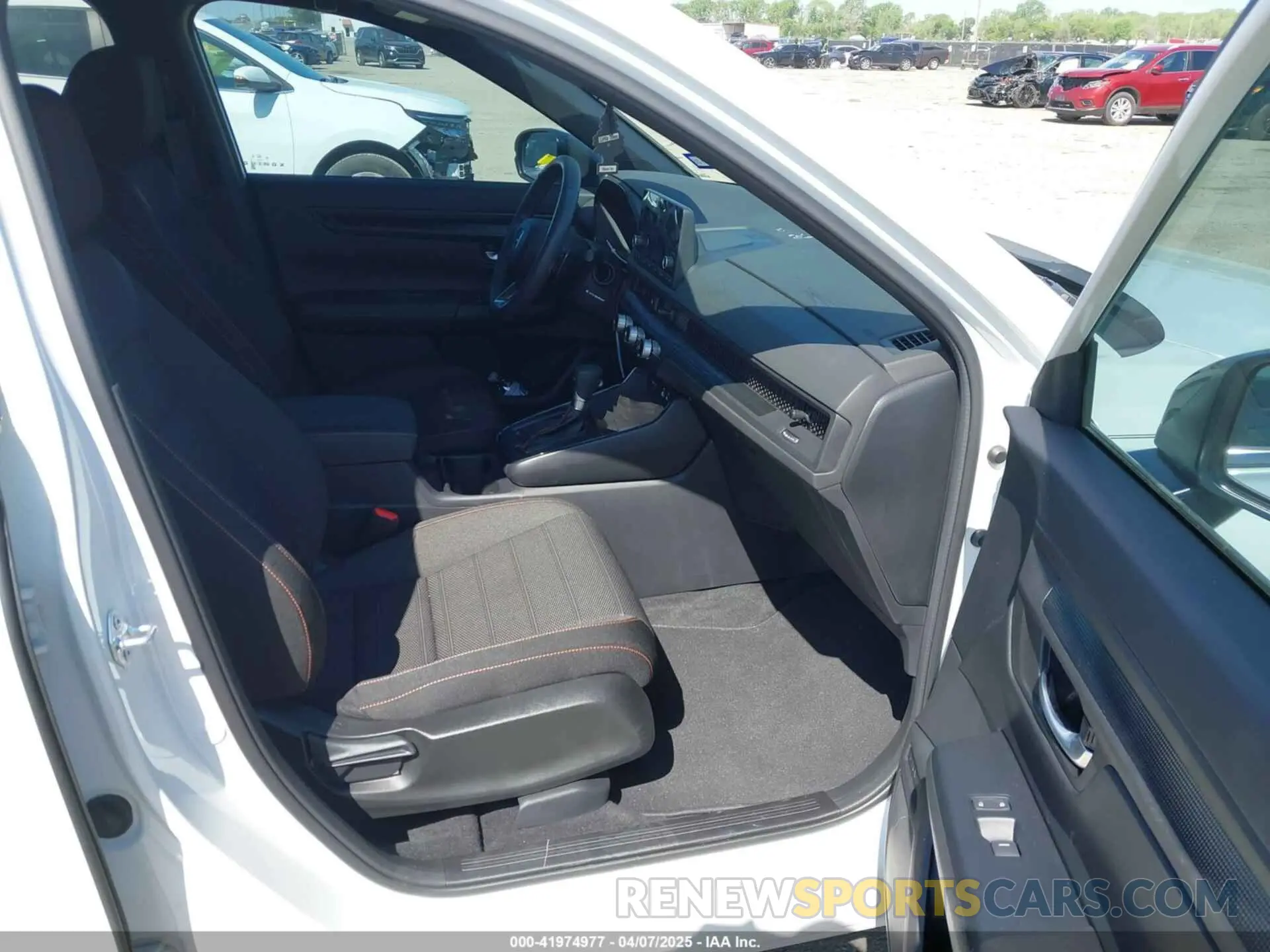 5 Photograph of a damaged car 7FARS5H5XRE025585 HONDA CR-V 2024