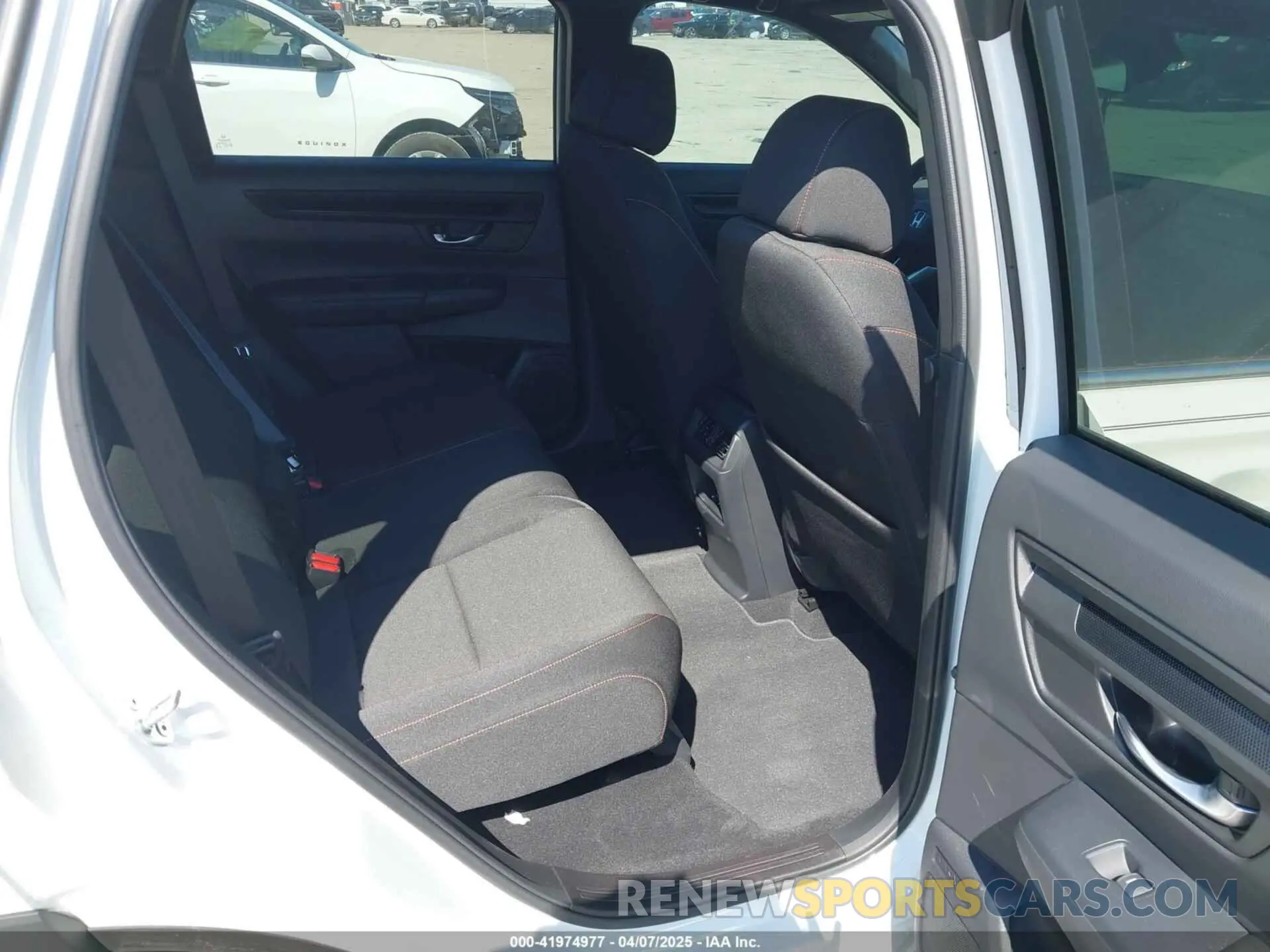 8 Photograph of a damaged car 7FARS5H5XRE025585 HONDA CR-V 2024