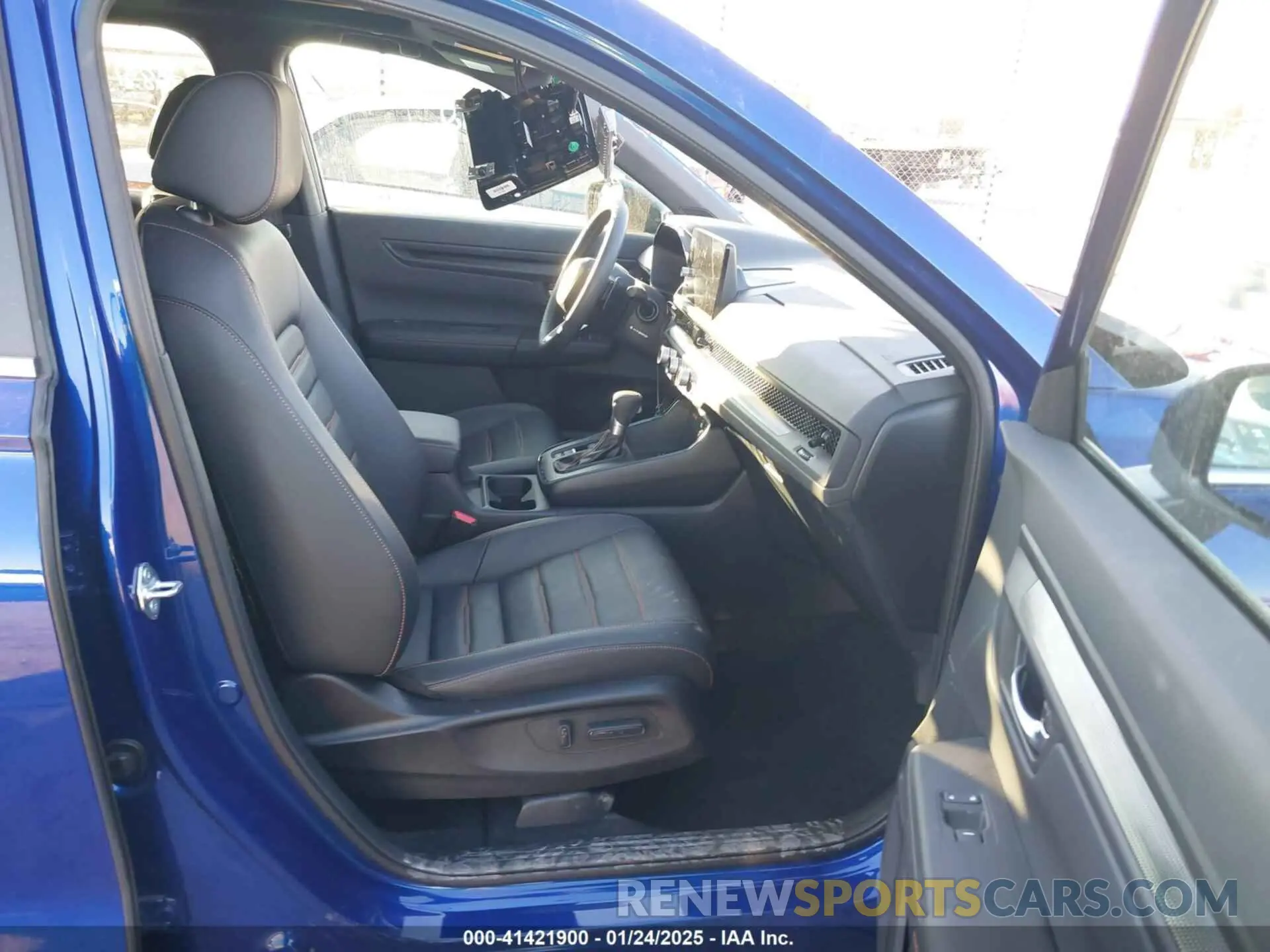 5 Photograph of a damaged car 7FARS5H80RE036282 HONDA CR-V 2024