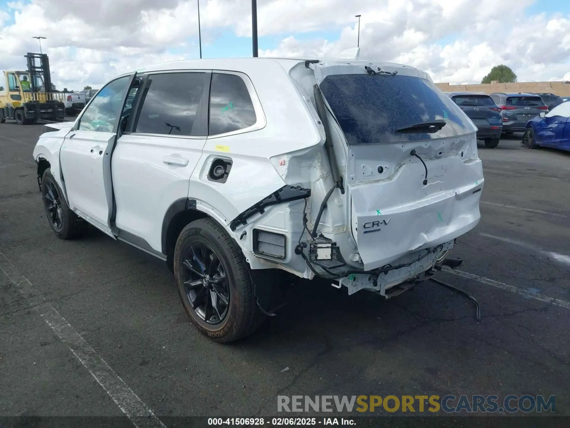 3 Photograph of a damaged car 7FARS5H84RE027892 HONDA CR-V 2024