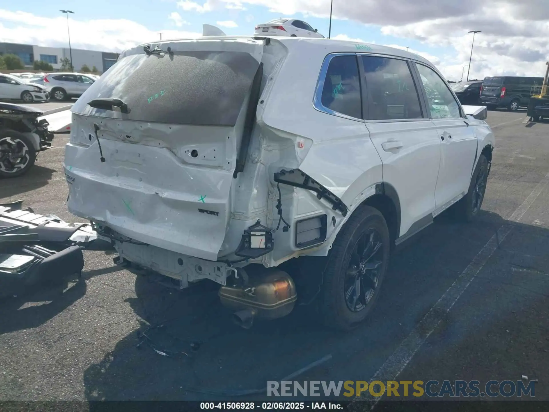 4 Photograph of a damaged car 7FARS5H84RE027892 HONDA CR-V 2024