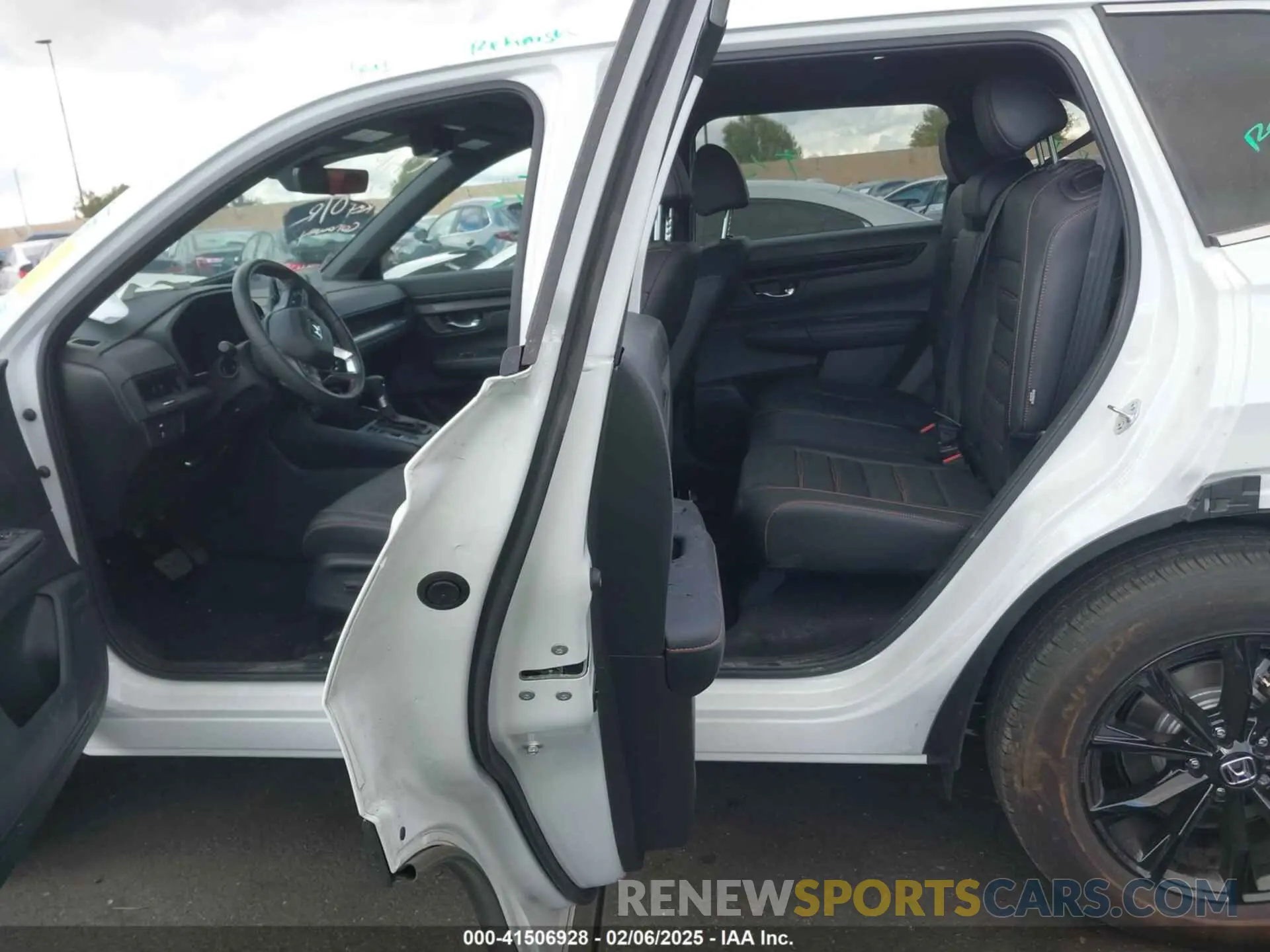 8 Photograph of a damaged car 7FARS5H84RE027892 HONDA CR-V 2024