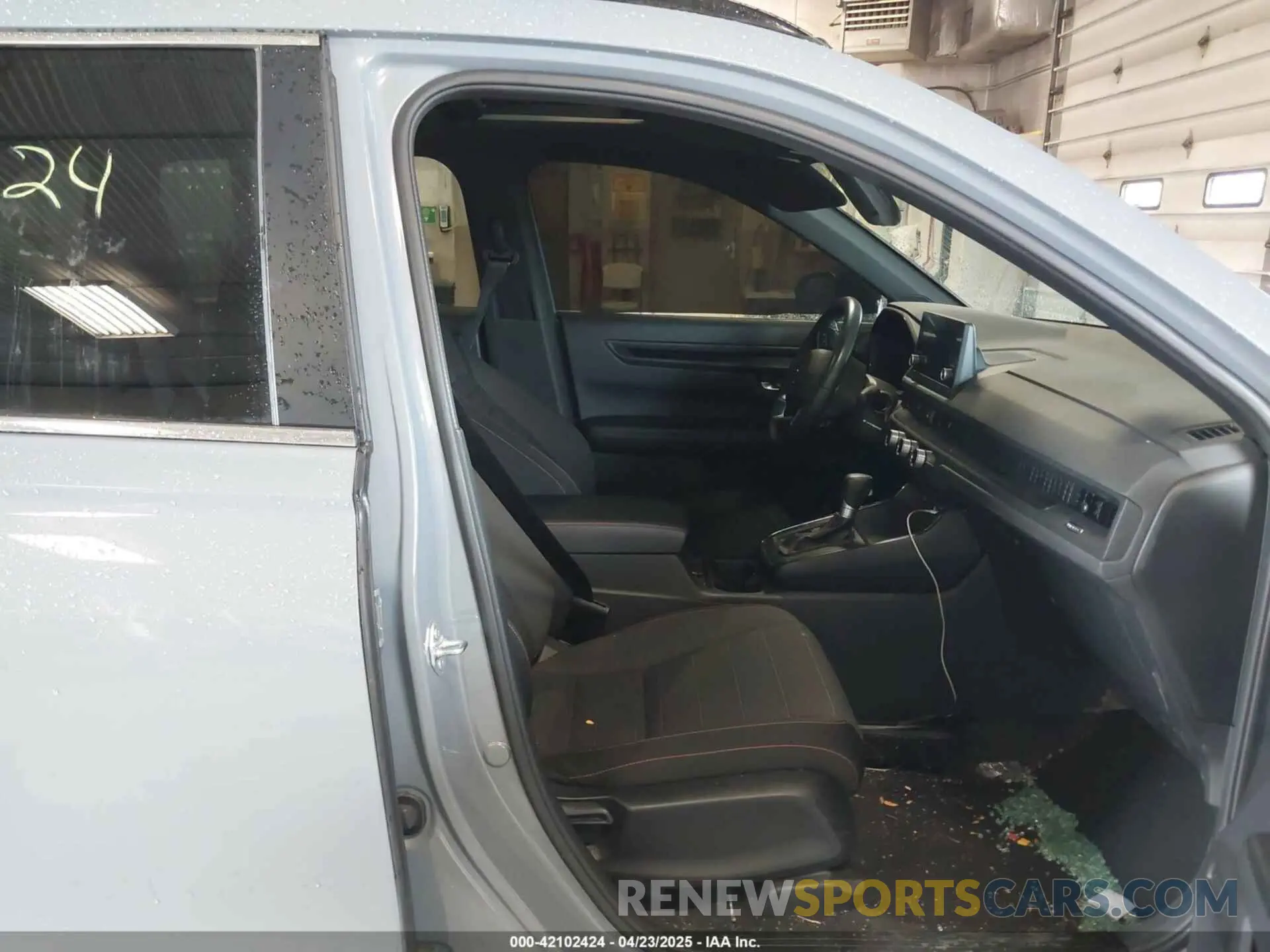 5 Photograph of a damaged car 7FARS6H56RE059223 HONDA CR-V 2024